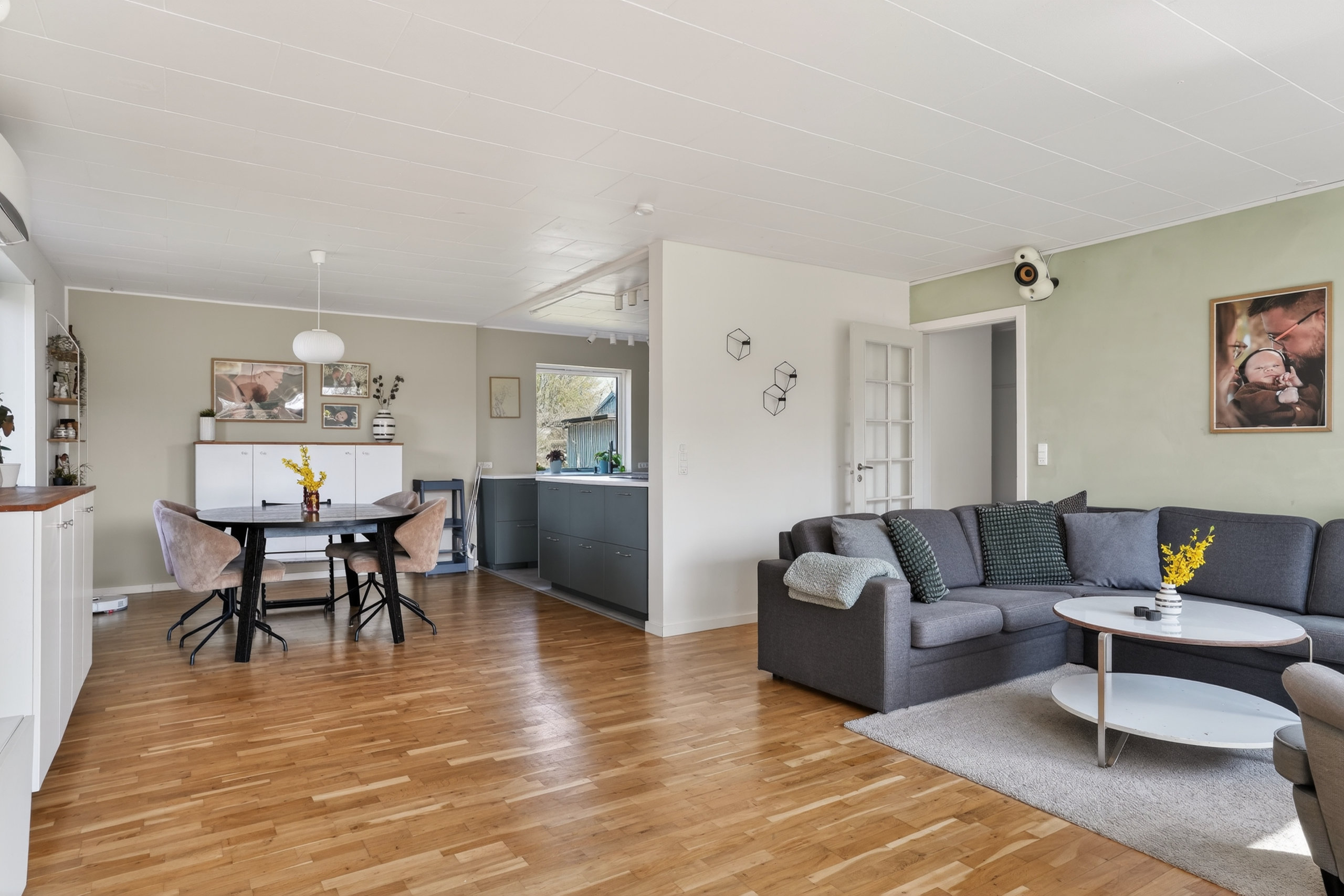 Fremhævet stue billede i fuldskærmstilstand. Billede af Elmevej 3, 4340 Tølløse