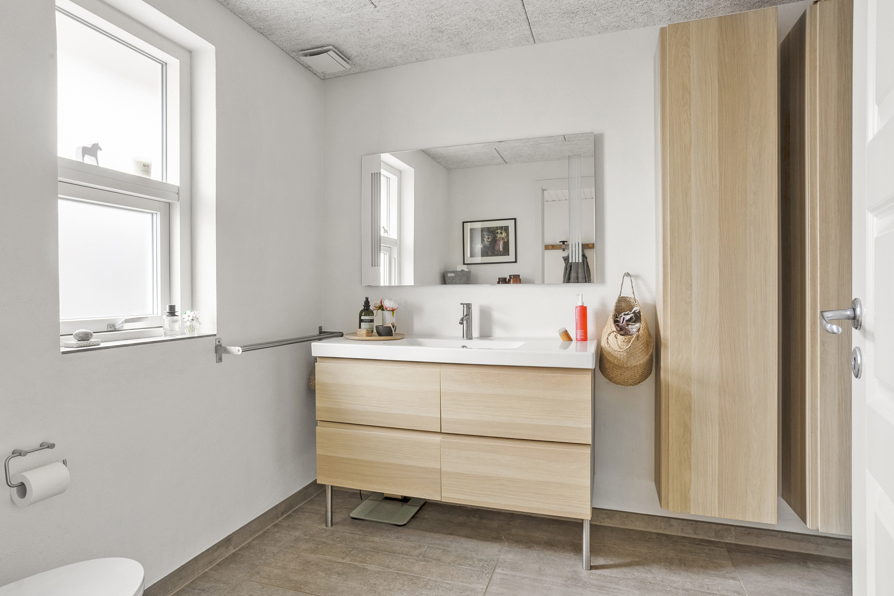 Fremhævet badeværelse billede i fuldskærmstilstand. Billede af Dalgårdsvej 42, 6600 Vejen