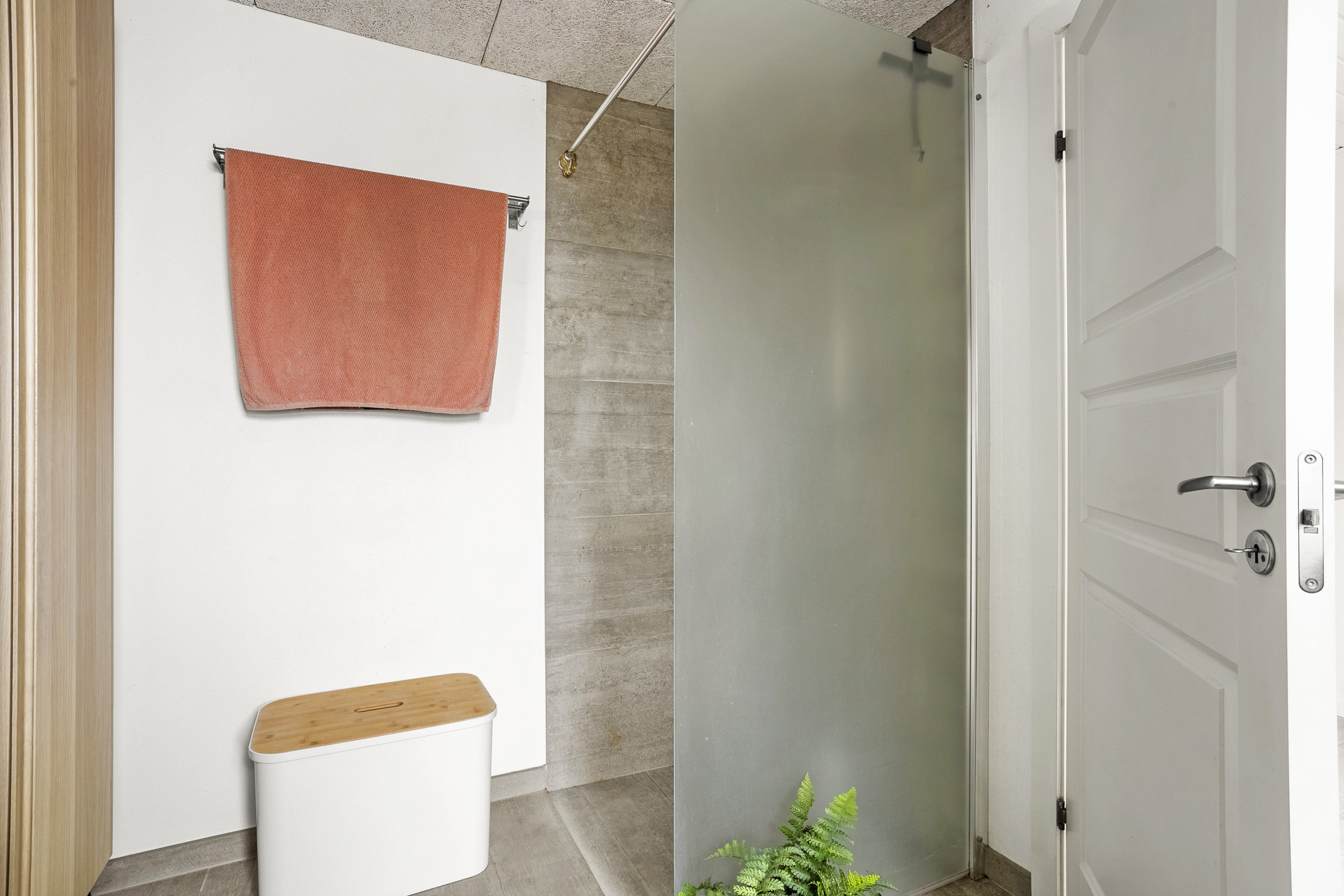 Fremhævet badeværelse billede i fuldskærmstilstand. Billede af Dalgårdsvej 42, 6600 Vejen