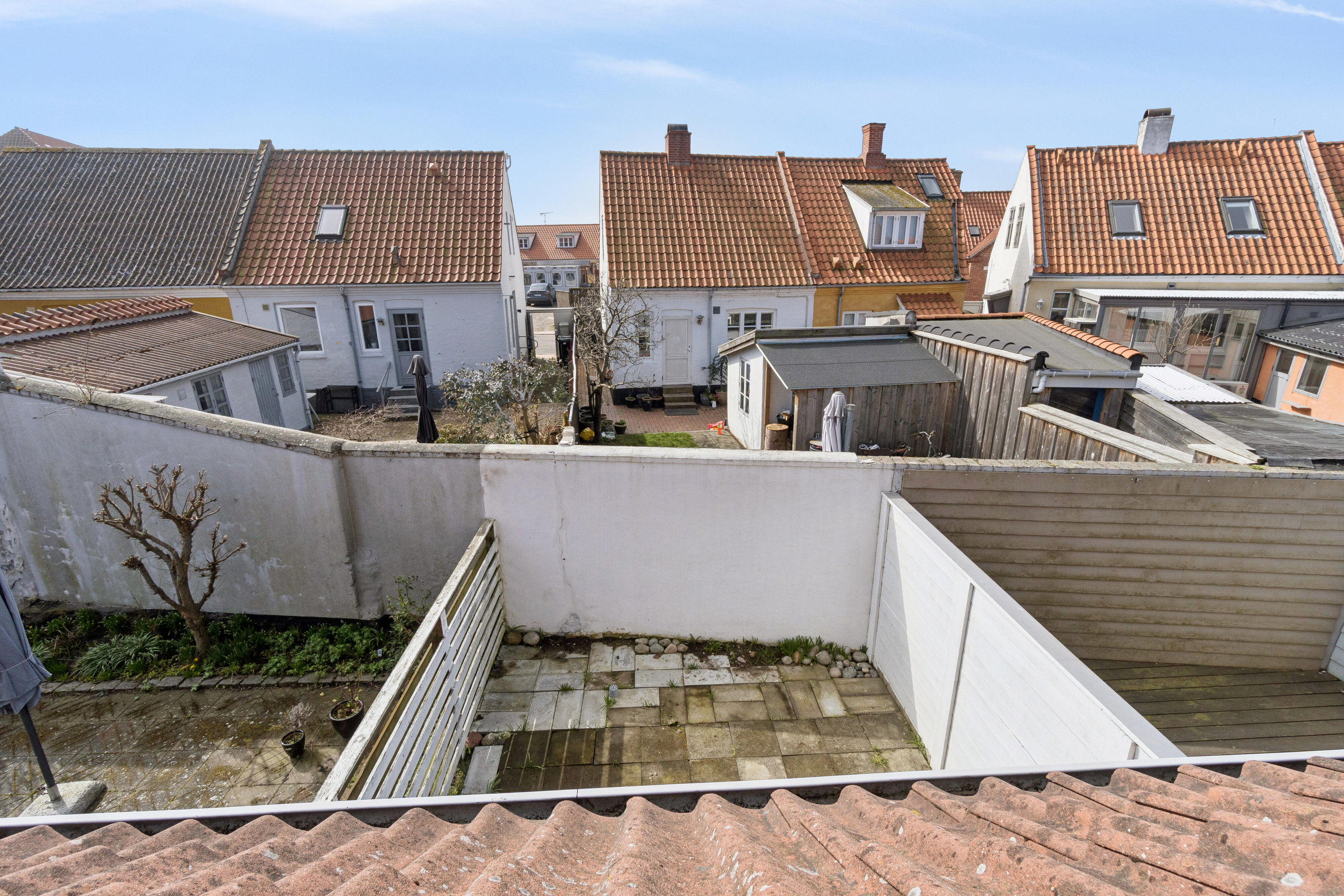 Fremhævet udendørs billede i fuldskærmstilstand. Billede af Knudsvej 14, 3700 Rønne