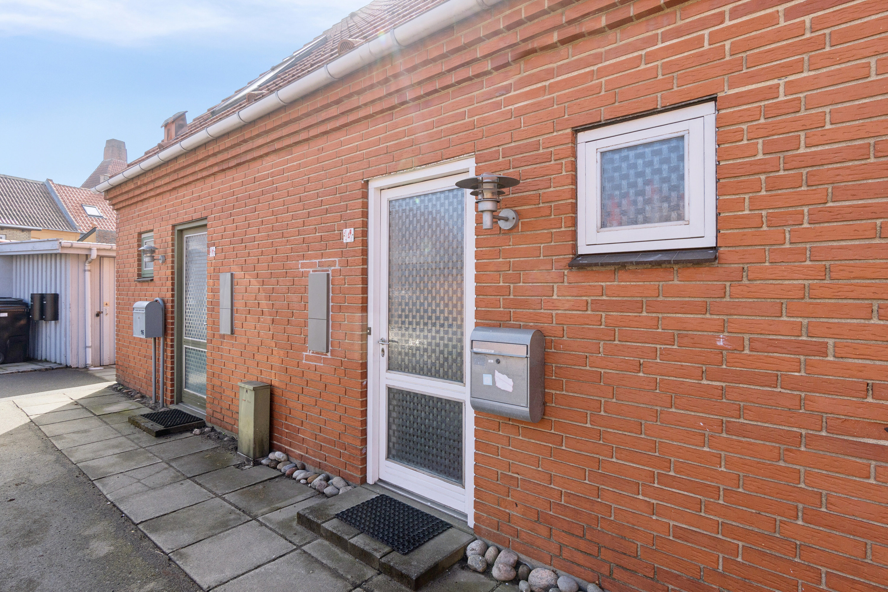 Fremhævet udendørs billede i fuldskærmstilstand. Billede af Knudsvej 14, 3700 Rønne