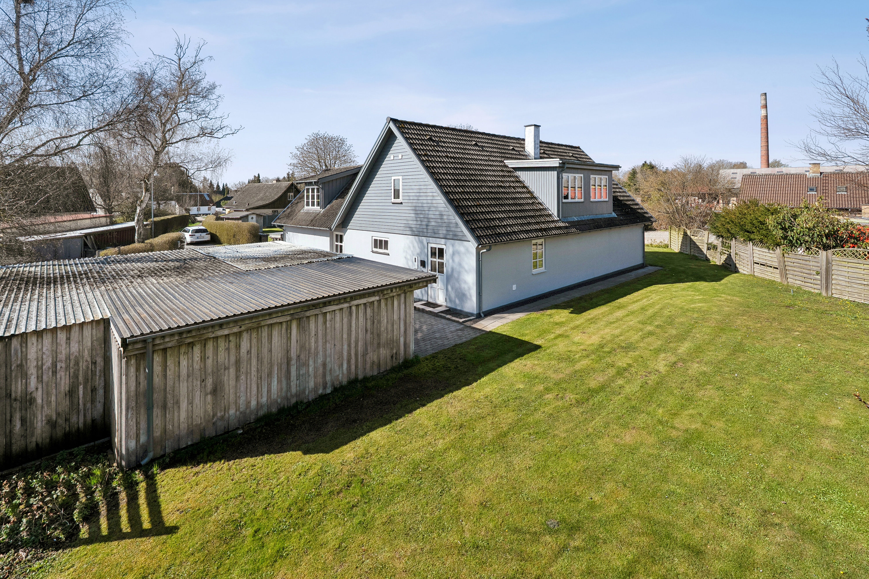 Fremhævet set fra vejen billede i fuldskærmstilstand. Billede af Damvej 1, 4750 Lundby