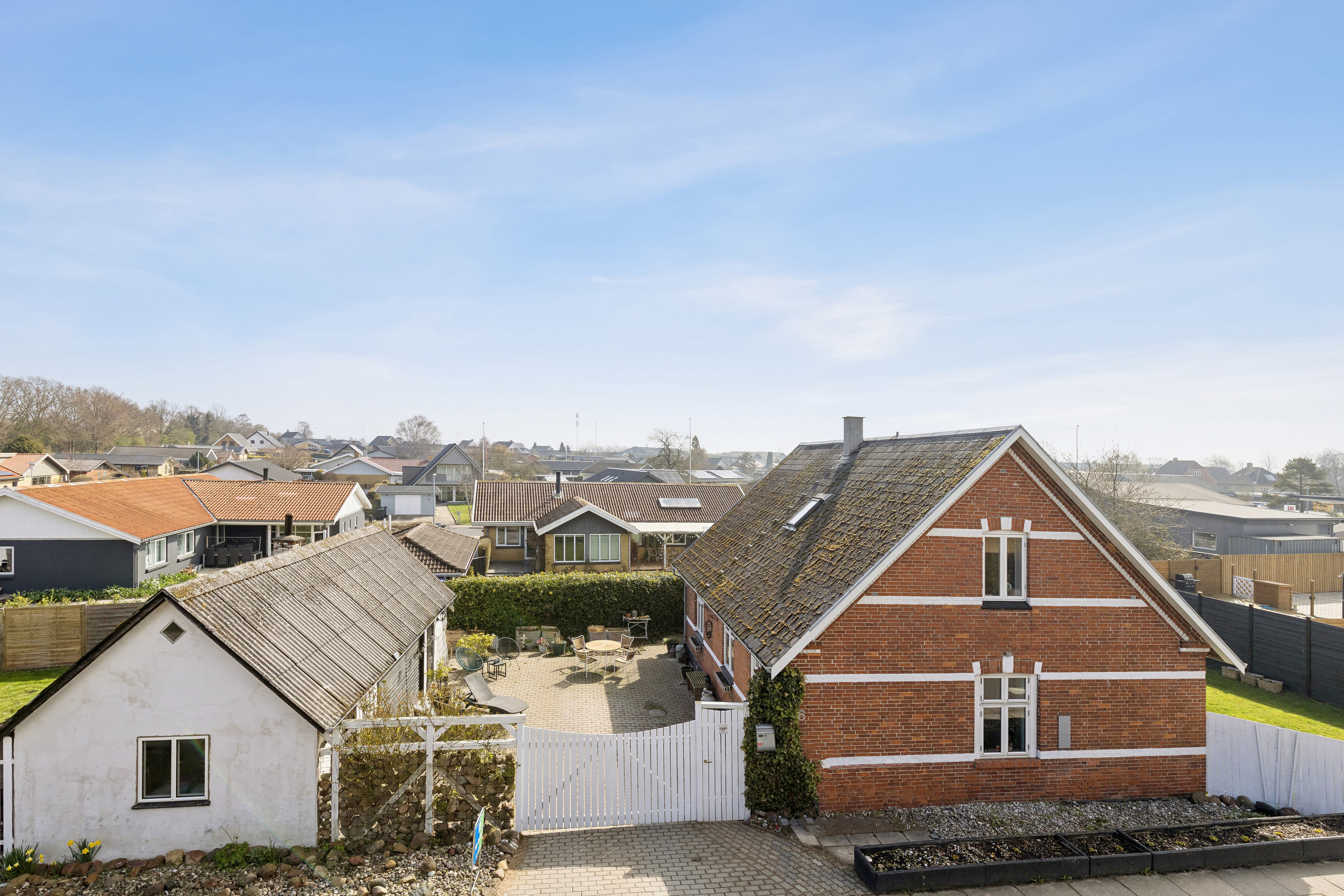 Fremhævet set fra vejen billede i fuldskærmstilstand. Billede af Stationsvej 6, 4241 Vemmelev