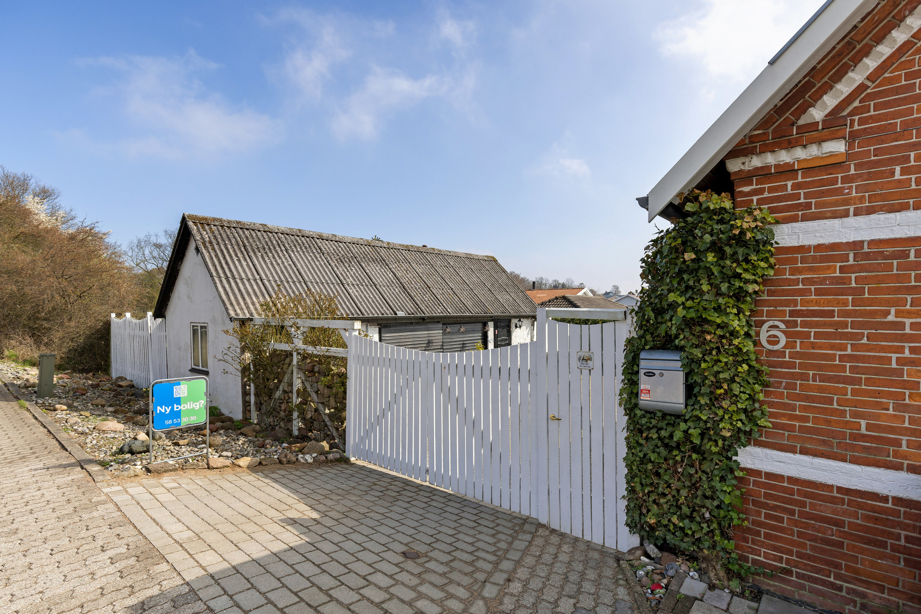 Fremhævet set fra vejen billede i fuldskærmstilstand. Billede af Stationsvej 6, 4241 Vemmelev