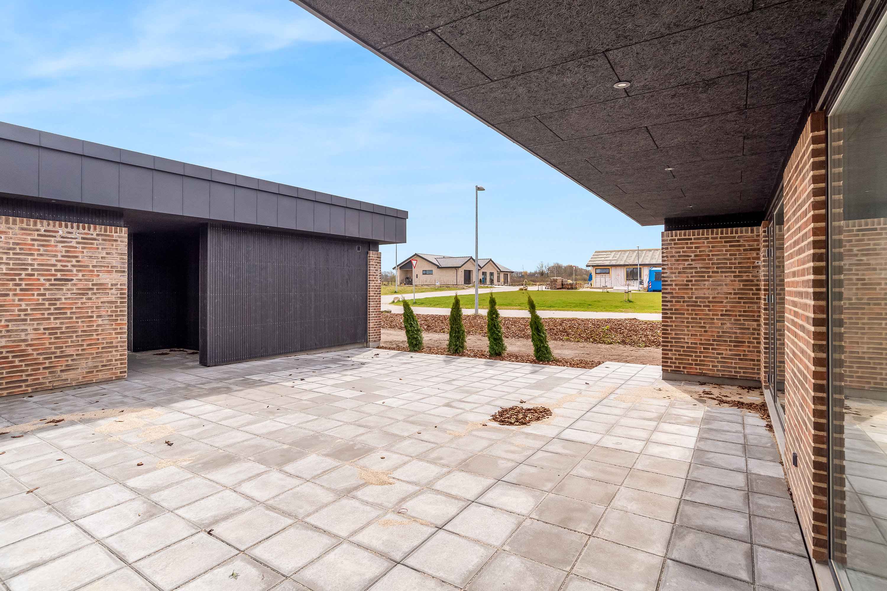 Fremhævet gårdmiljø billede i fuldskærmstilstand. Billede af Råbukken 23, Halgårde, 7500 Holstebro