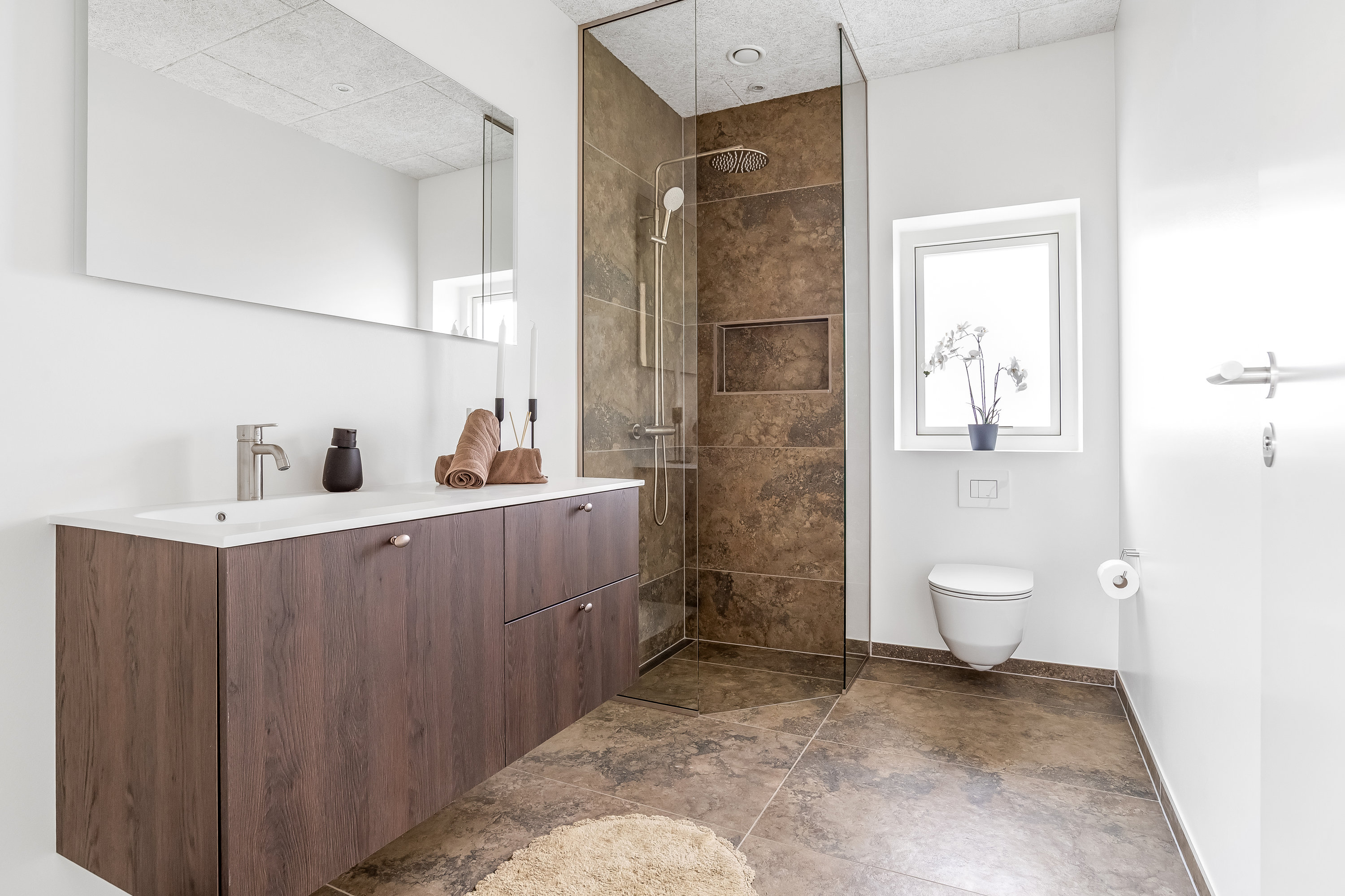 Fremhævet badeværelse billede i fuldskærmstilstand. Billede af Råbukken 23, Halgårde, 7500 Holstebro