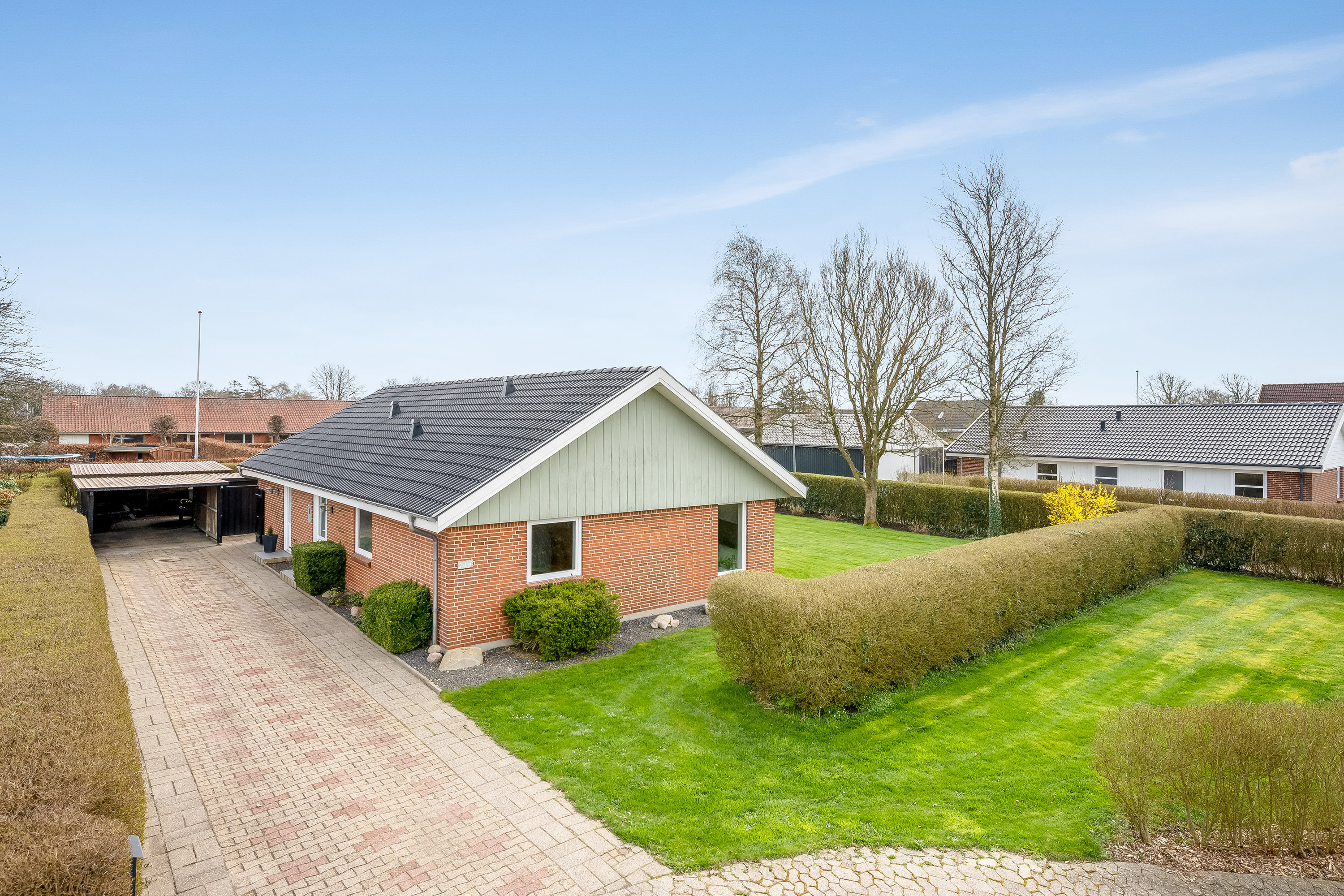 Fremhævet facade billede i fuldskærmstilstand. Billede af Solvænget 114, 6870 Ølgod