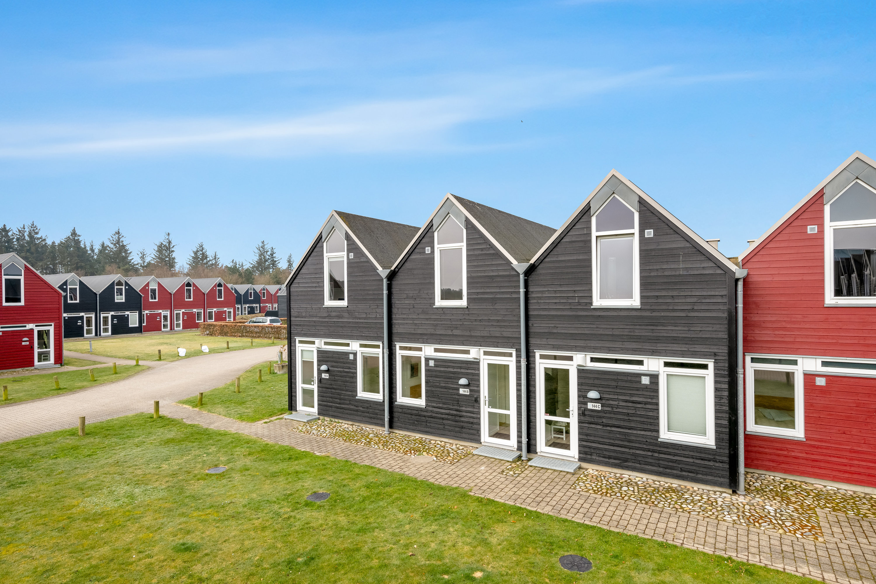 Fremhævet gårdmiljø billede i fuldskærmstilstand. Billede af Lønne Feriepark 144B, Lønne, 6830 Nørre Nebel