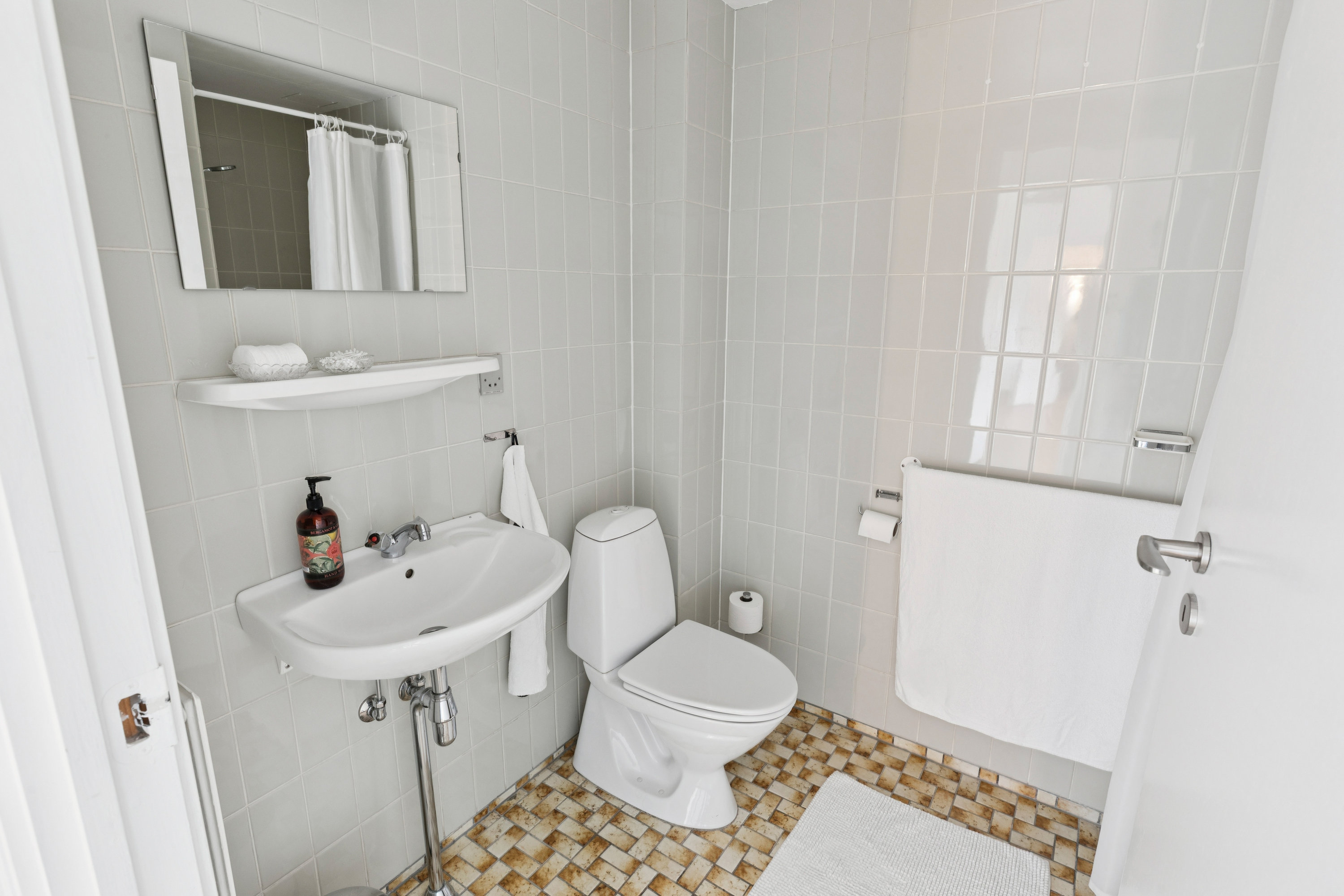 Fremhævet badeværelse billede i fuldskærmstilstand. Billede af Kirstinedalsvej 6, 2. th., 2500 Valby