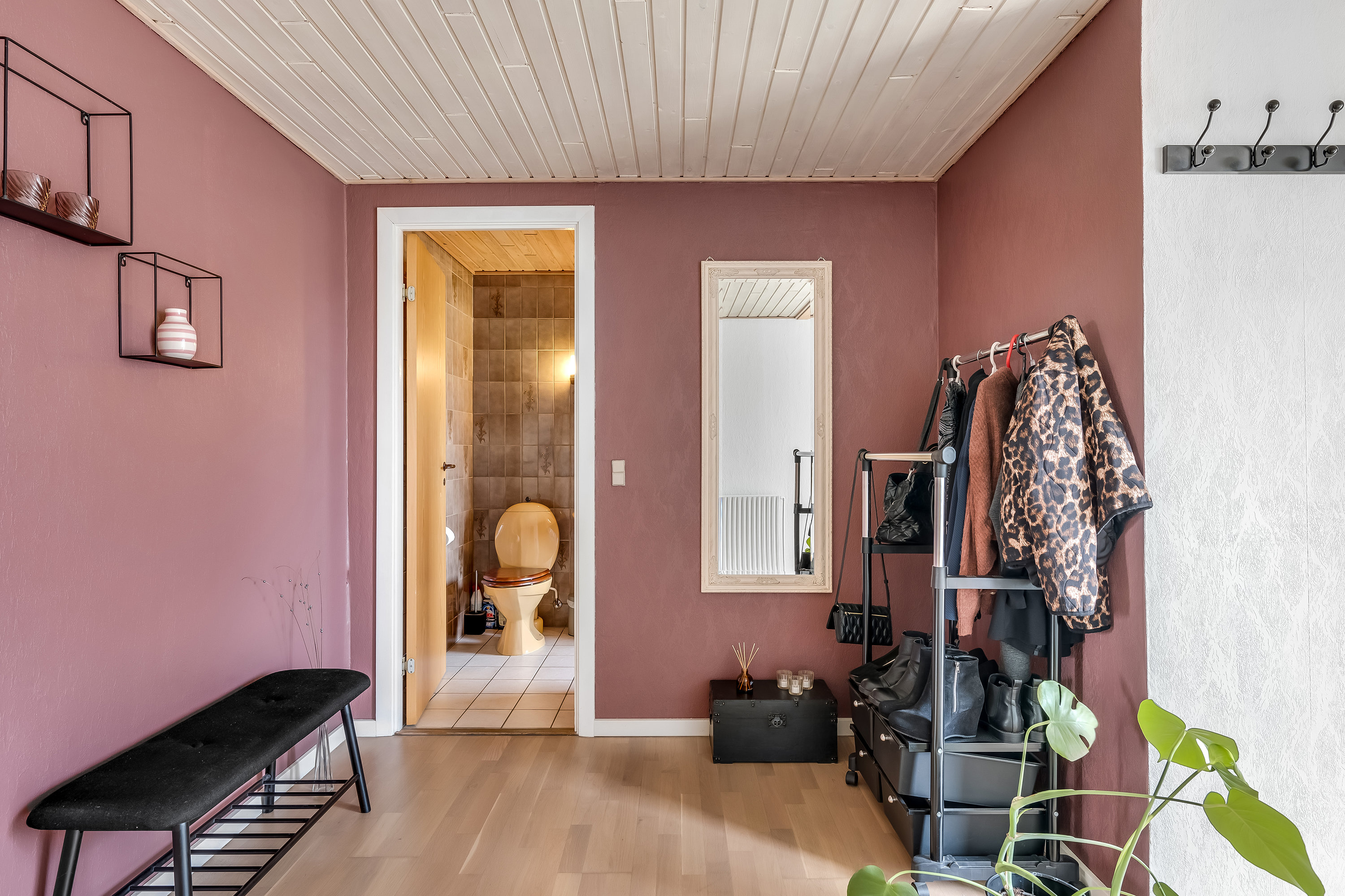 Fremhævet gang billede i fuldskærmstilstand. Billede af Solvænget 114, 6870 Ølgod