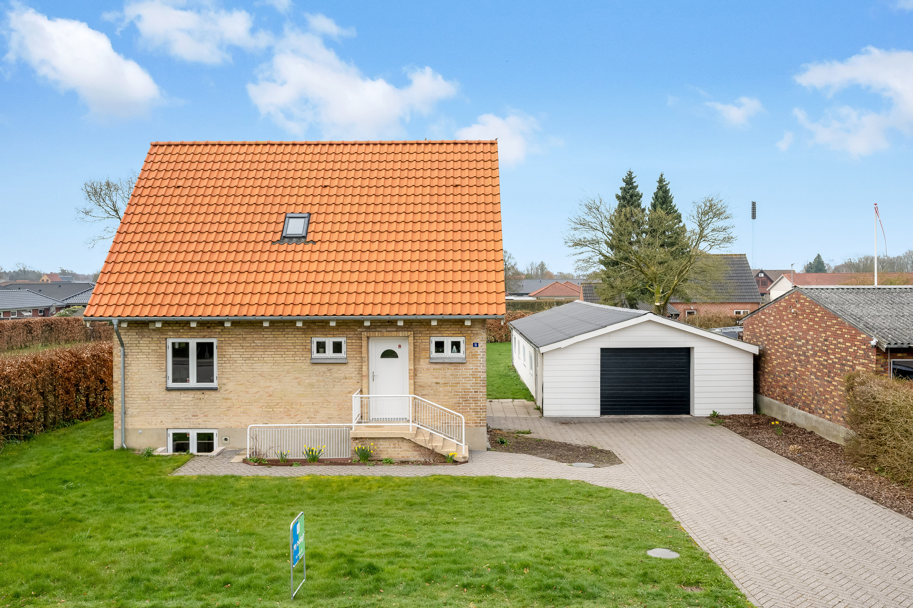 Fremhævet facade billede i fuldskærmstilstand. Billede af Enghavevej 11, 6870 Ølgod