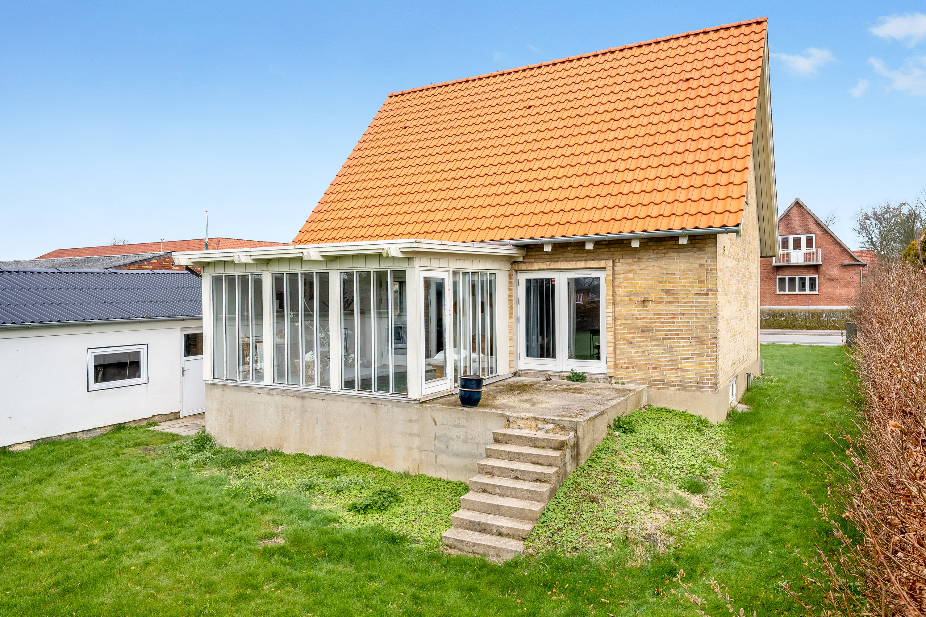 Fremhævet facade billede i fuldskærmstilstand. Billede af Enghavevej 11, 6870 Ølgod