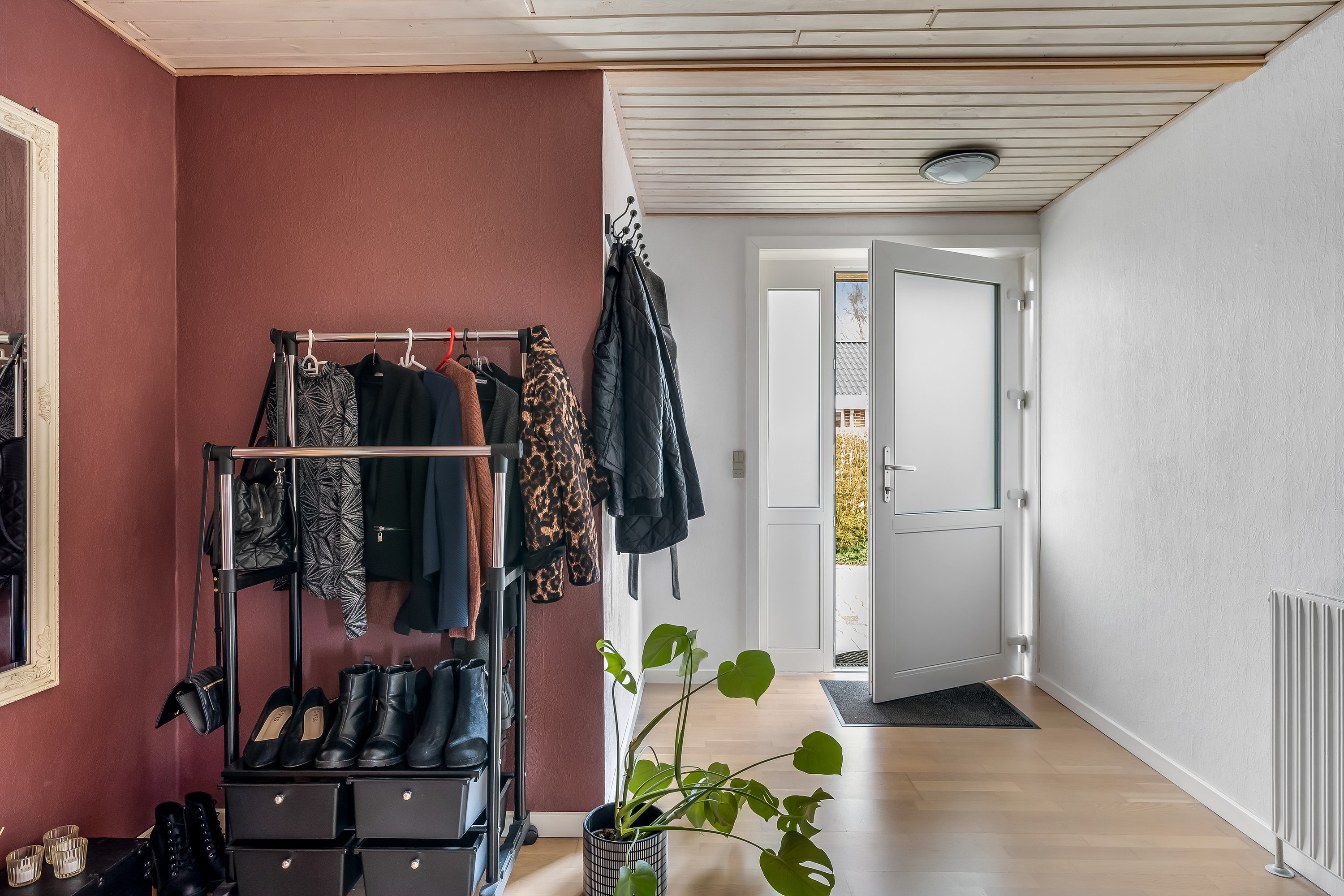 Fremhævet gang billede i fuldskærmstilstand. Billede af Solvænget 114, 6870 Ølgod