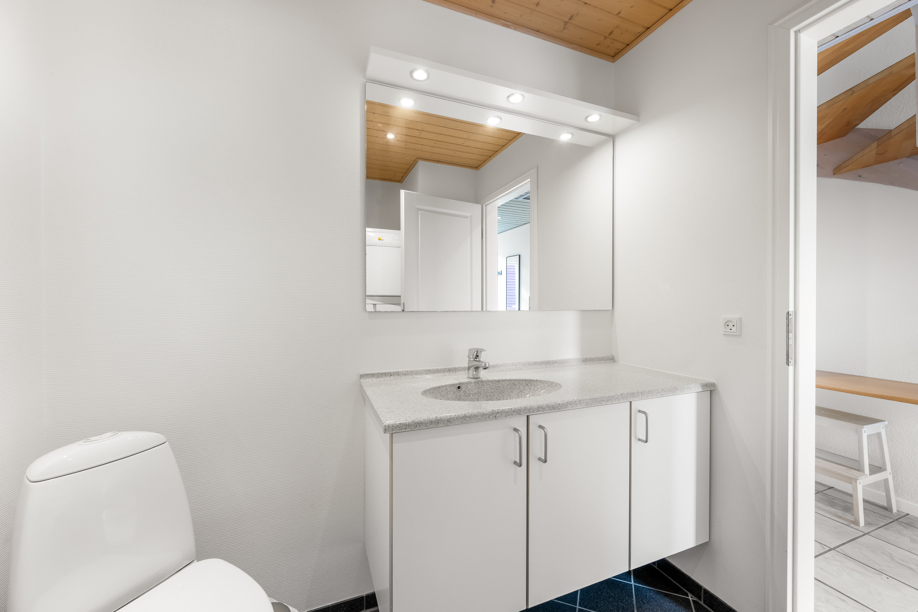 Fremhævet badeværelse billede i fuldskærmstilstand. Billede af Lønne Feriepark 138A, Lønne, 6830 Nørre Nebel