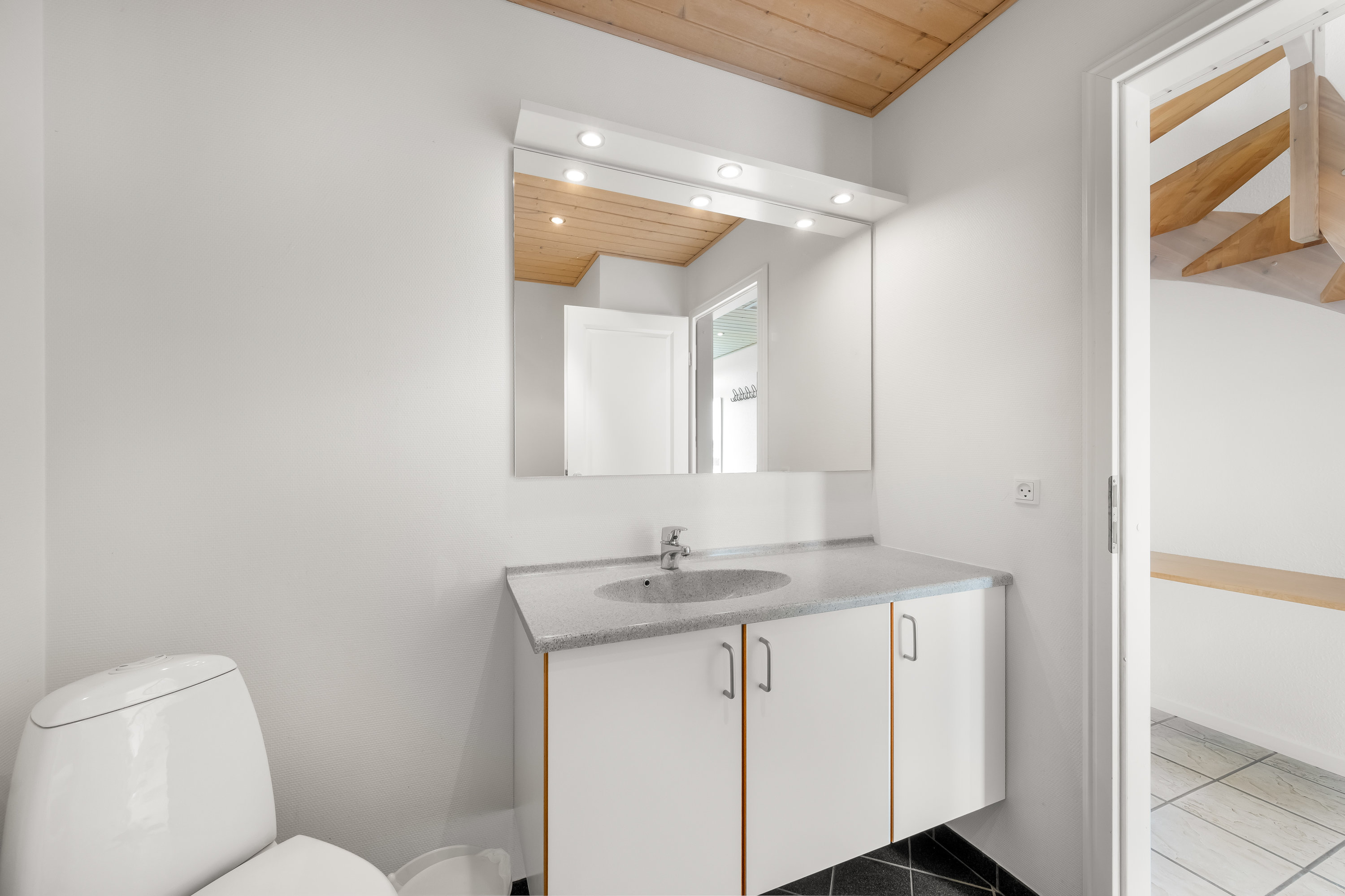 Fremhævet badeværelse billede i fuldskærmstilstand. Billede af Lønne Feriepark 144B, Lønne, 6830 Nørre Nebel