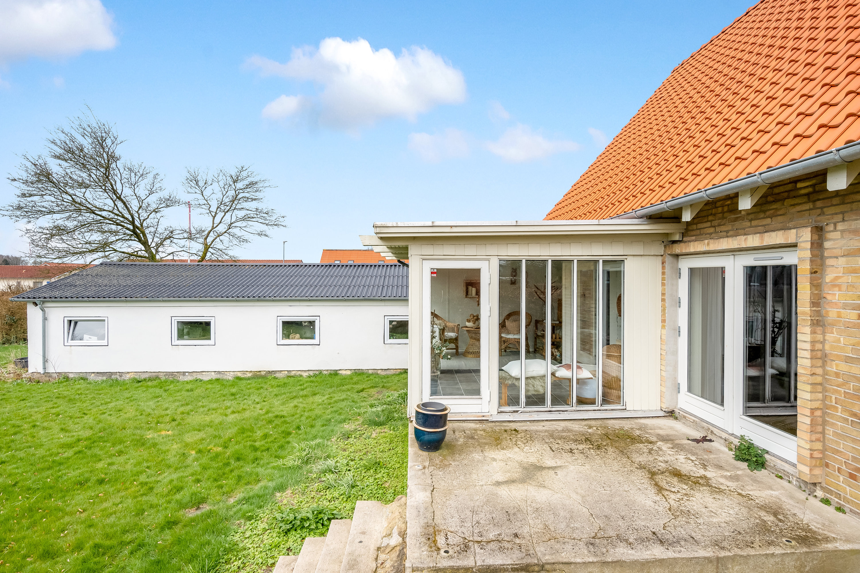 Fremhævet facade billede i fuldskærmstilstand. Billede af Enghavevej 11, 6870 Ølgod