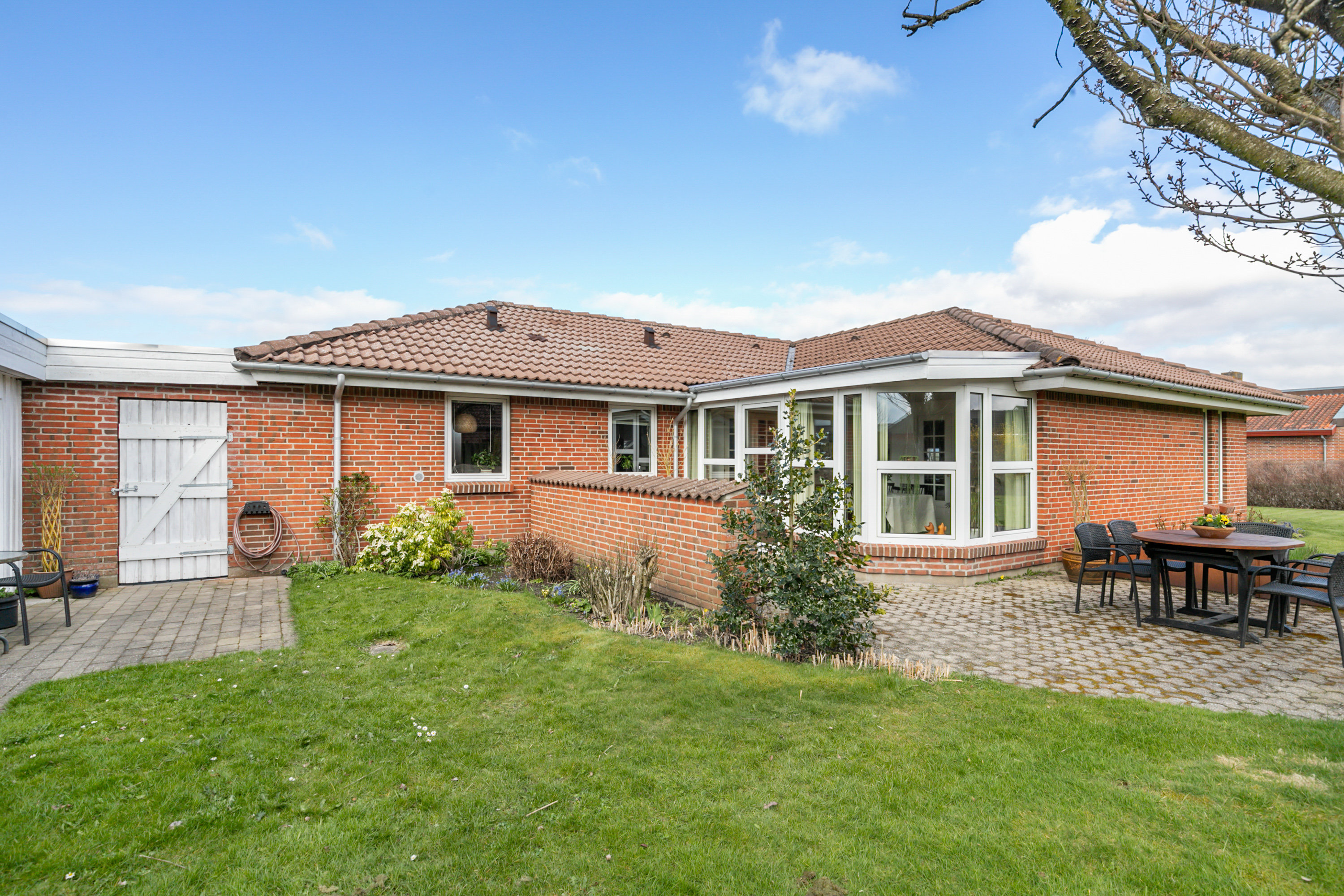 Fremhævet facade billede i fuldskærmstilstand. Billede af Klostermarken 16, 9490 Pandrup