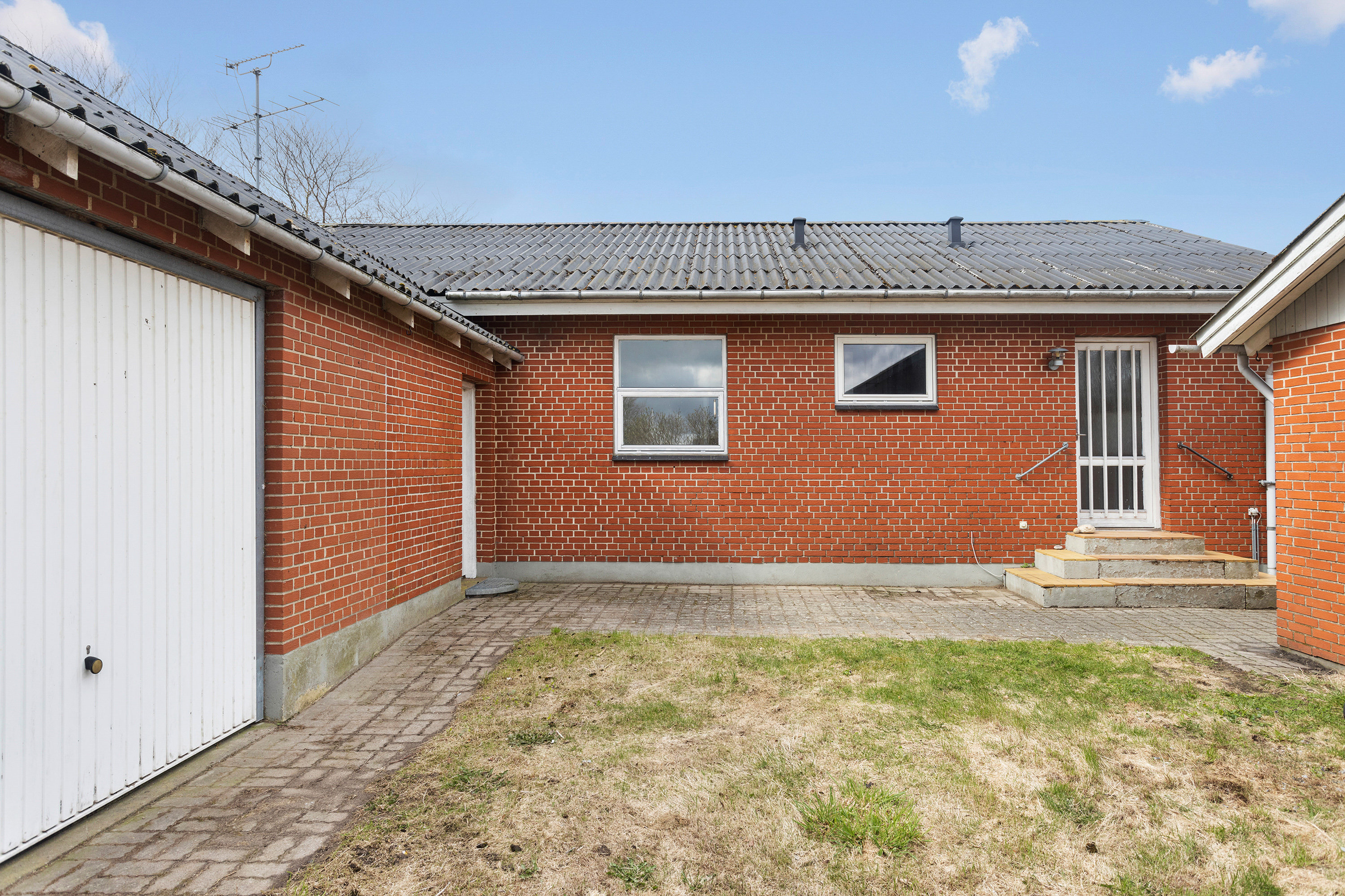 Fremhævet facade billede i fuldskærmstilstand. Billede af Sølvvej 2, Thorshøj, 9750 Østervrå