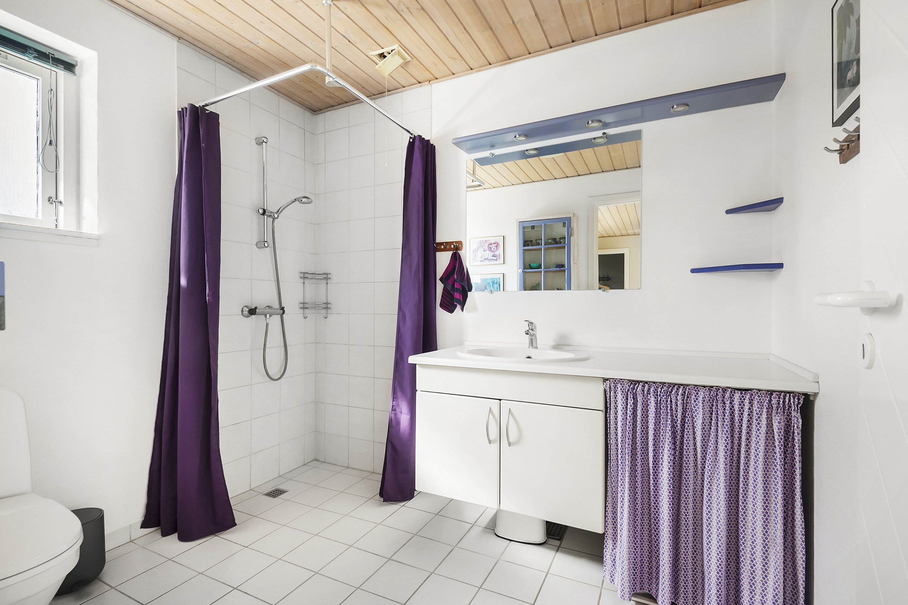 Fremhævet badeværelse billede i fuldskærmstilstand. Billede af Spangsbjerghaven 187, 6700 Esbjerg