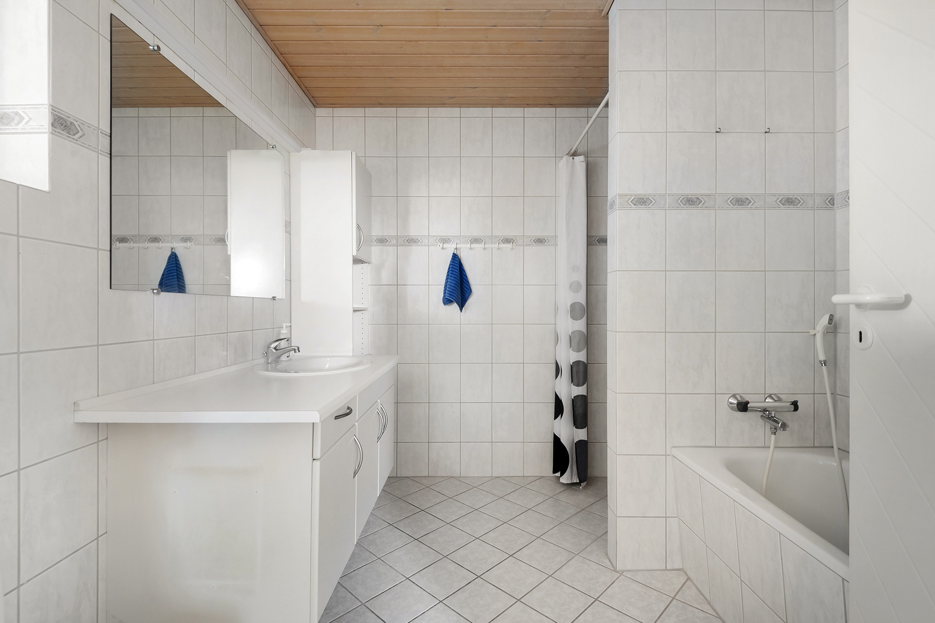 Fremhævet badeværelse billede i fuldskærmstilstand. Billede af Spangsbjerghaven 187, 6700 Esbjerg