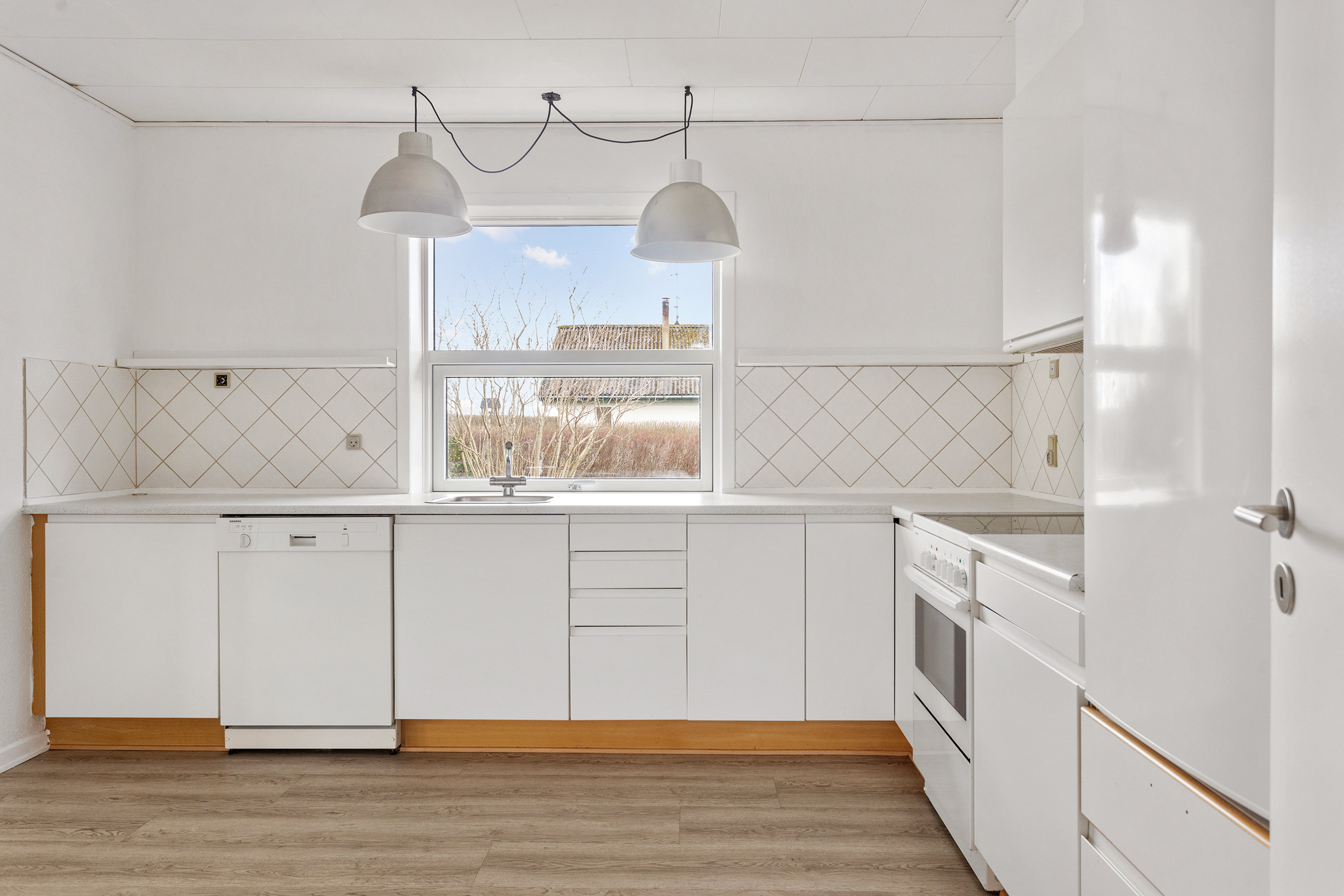 Fremhævet køkken billede i fuldskærmstilstand. Billede af Sølvvej 2, Thorshøj, 9750 Østervrå