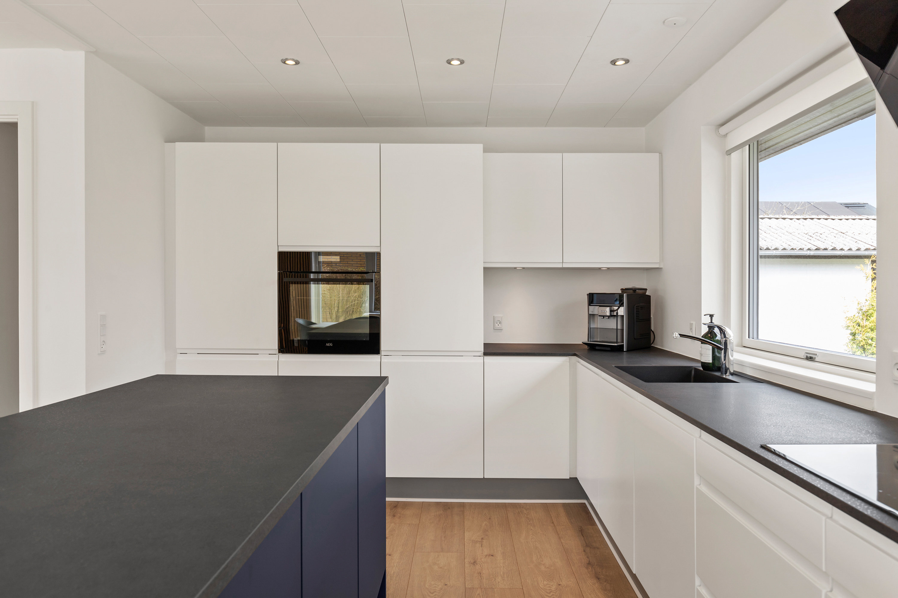 Fremhævet køkken billede i fuldskærmstilstand. Billede af Høgevej 7, 9440 Aabybro