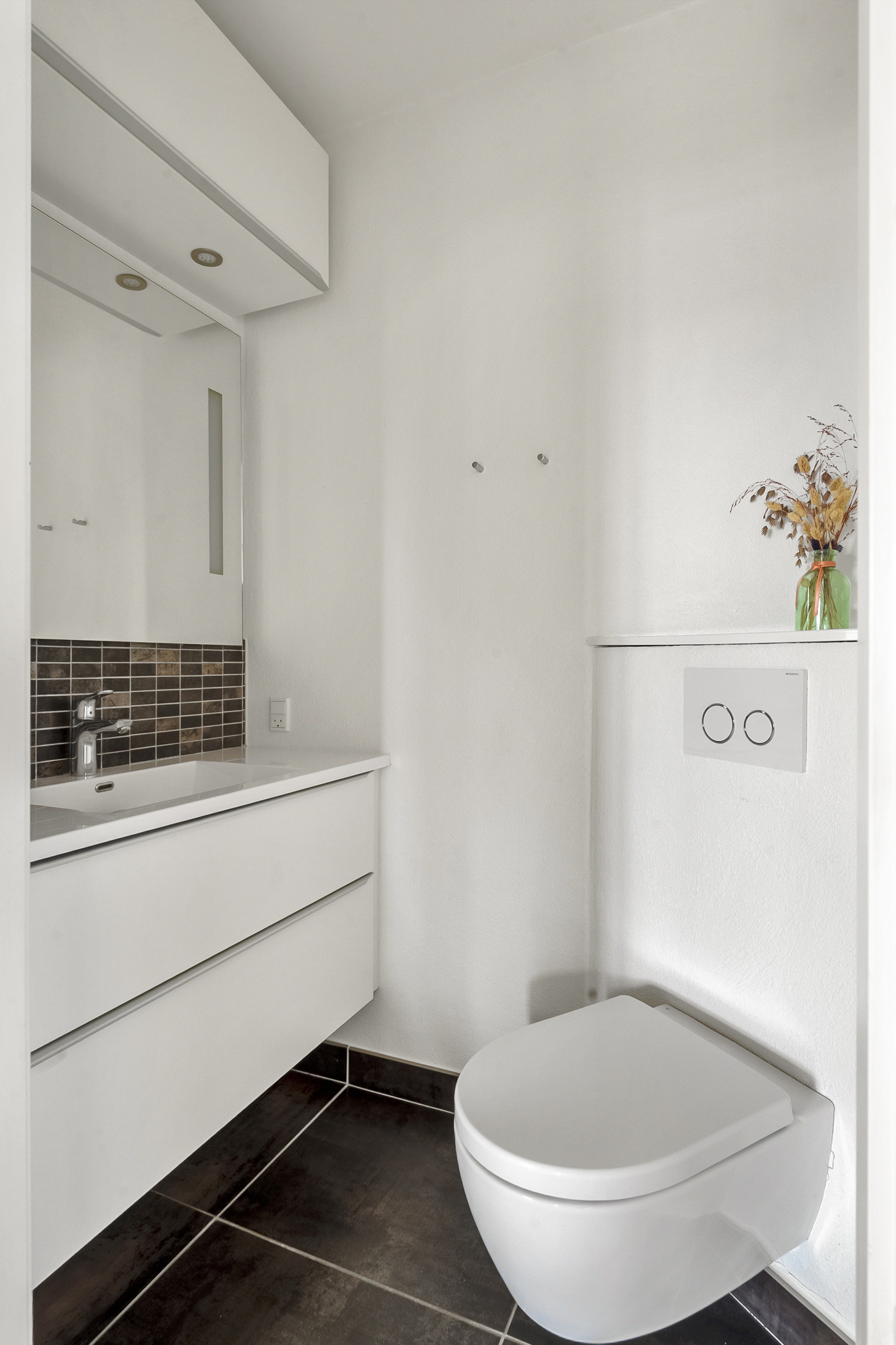 Fremhævet toilet billede i fuldskærmstilstand. Billede af Læssøegade 77, 1., 5230 Odense M