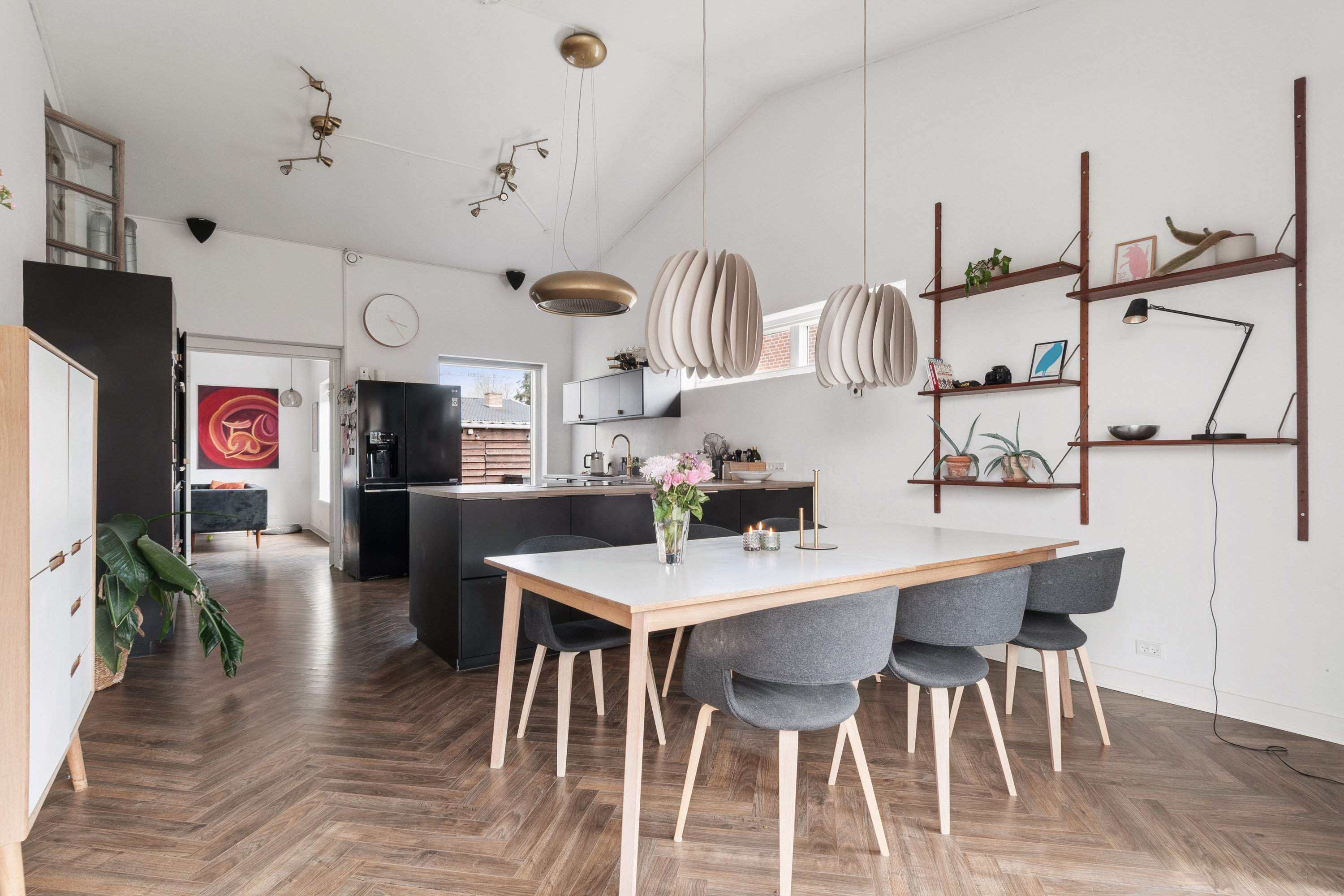 Fremhævet spisestue billede i fuldskærmstilstand. Billede af Banevænget 9, 2770 Kastrup