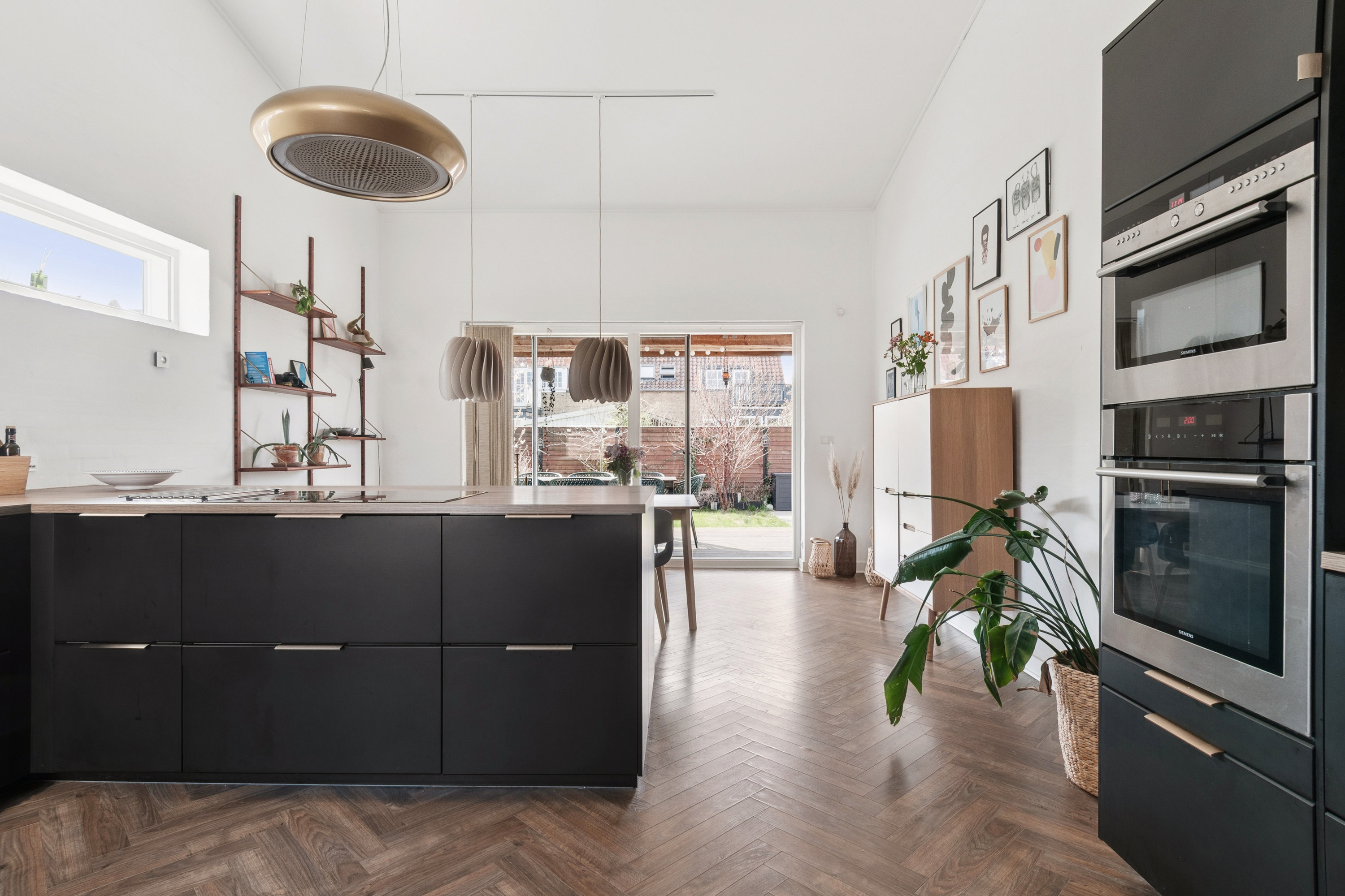 Fremhævet køkken billede i fuldskærmstilstand. Billede af Banevænget 9, 2770 Kastrup