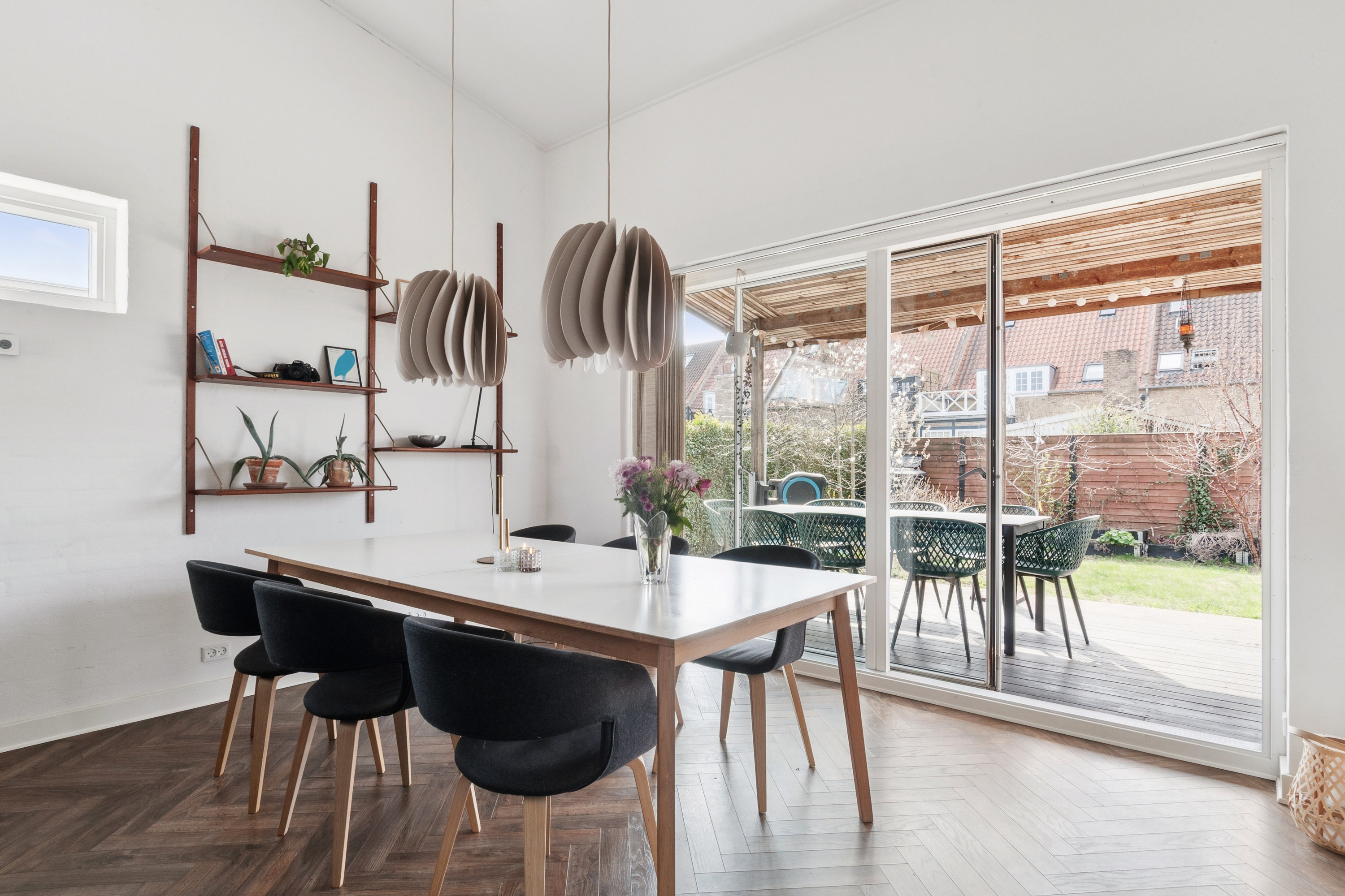 Fremhævet spisestue billede i fuldskærmstilstand. Billede af Banevænget 9, 2770 Kastrup