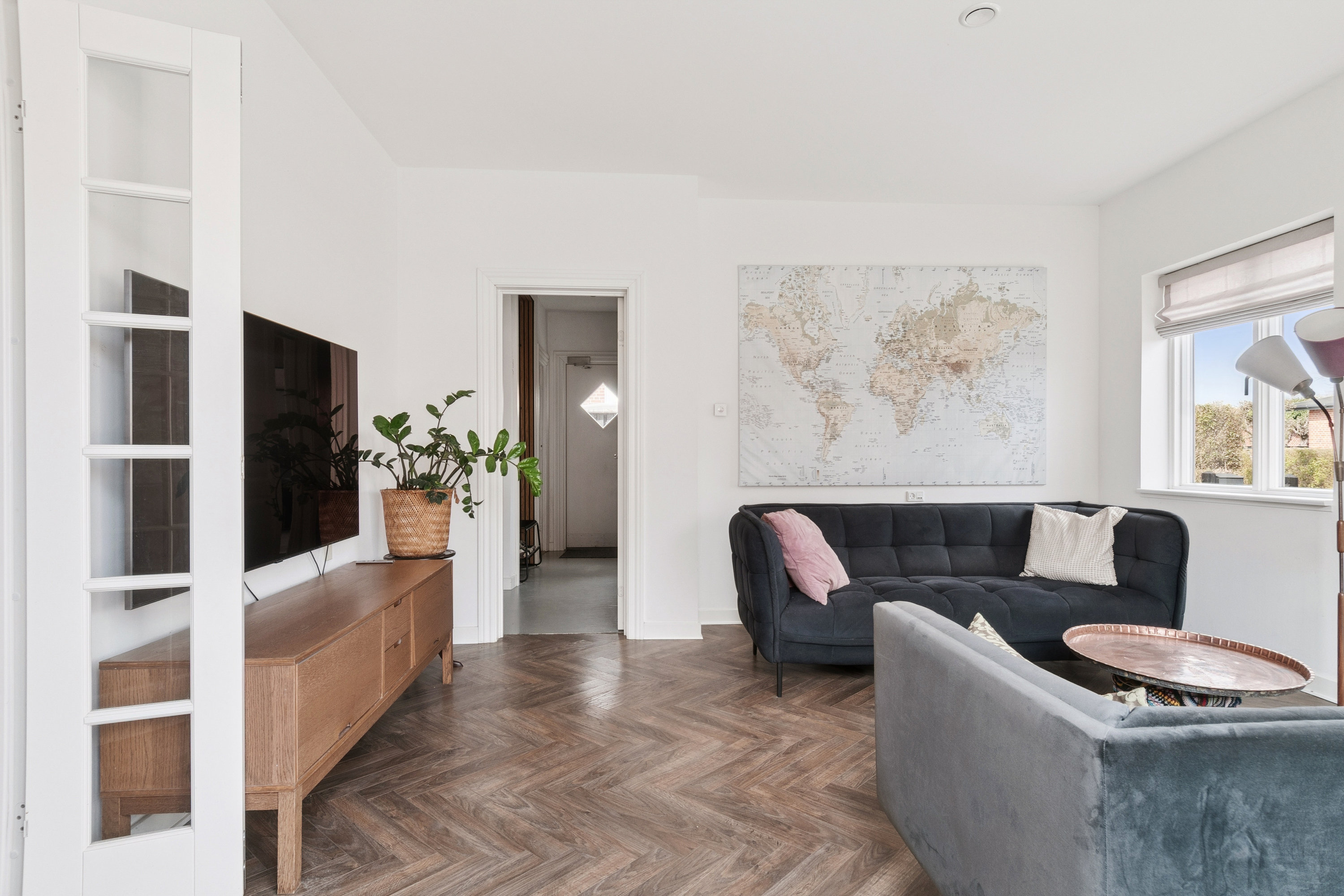 Fremhævet stue billede i fuldskærmstilstand. Billede af Banevænget 9, 2770 Kastrup