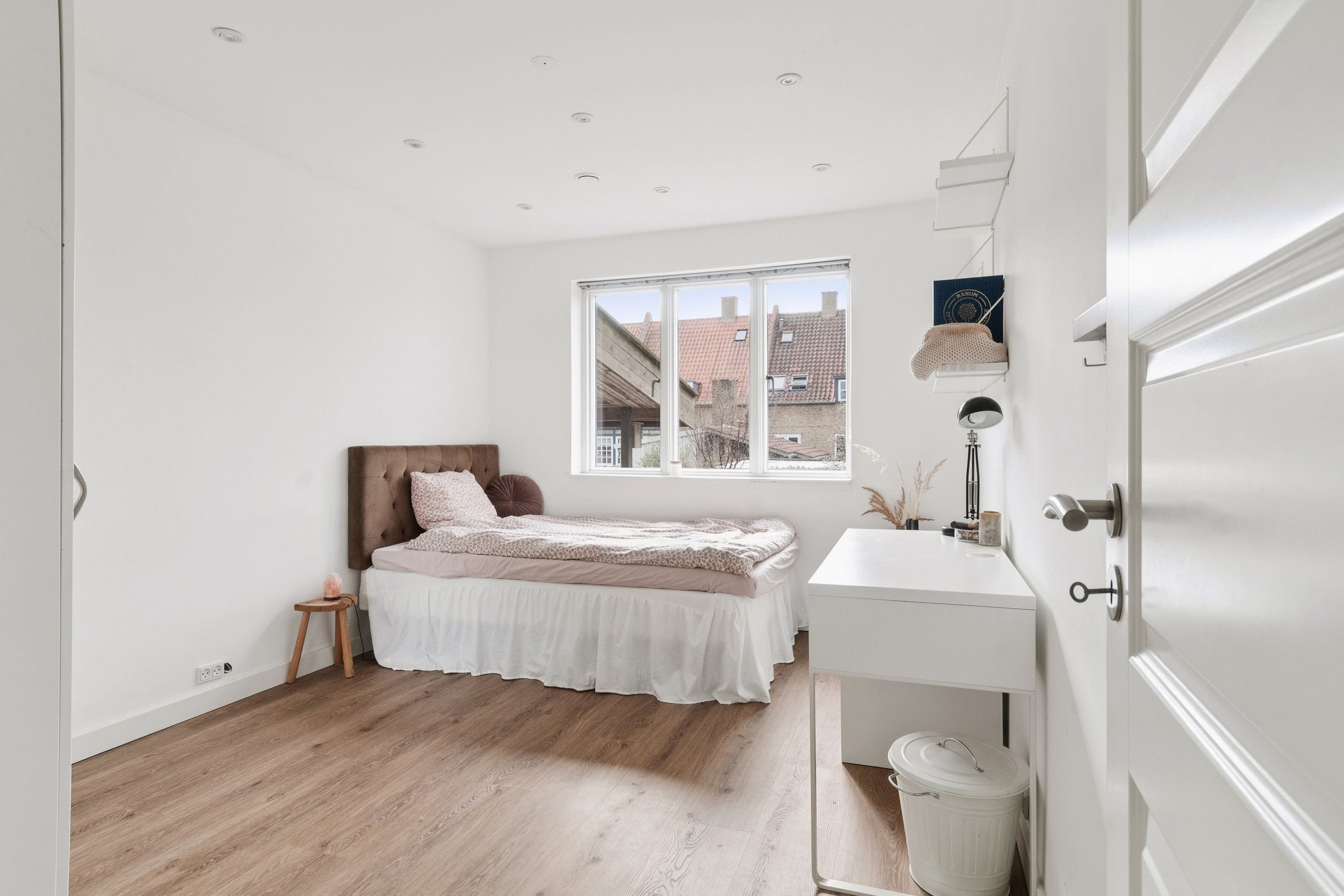 Fremhævet værelse billede i fuldskærmstilstand. Billede af Banevænget 9, 2770 Kastrup