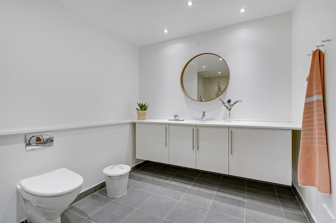 Fremhævet  billede i fuldskærmstilstand. Billede af Strandkrogen 2E, 3120 Dronningmølle