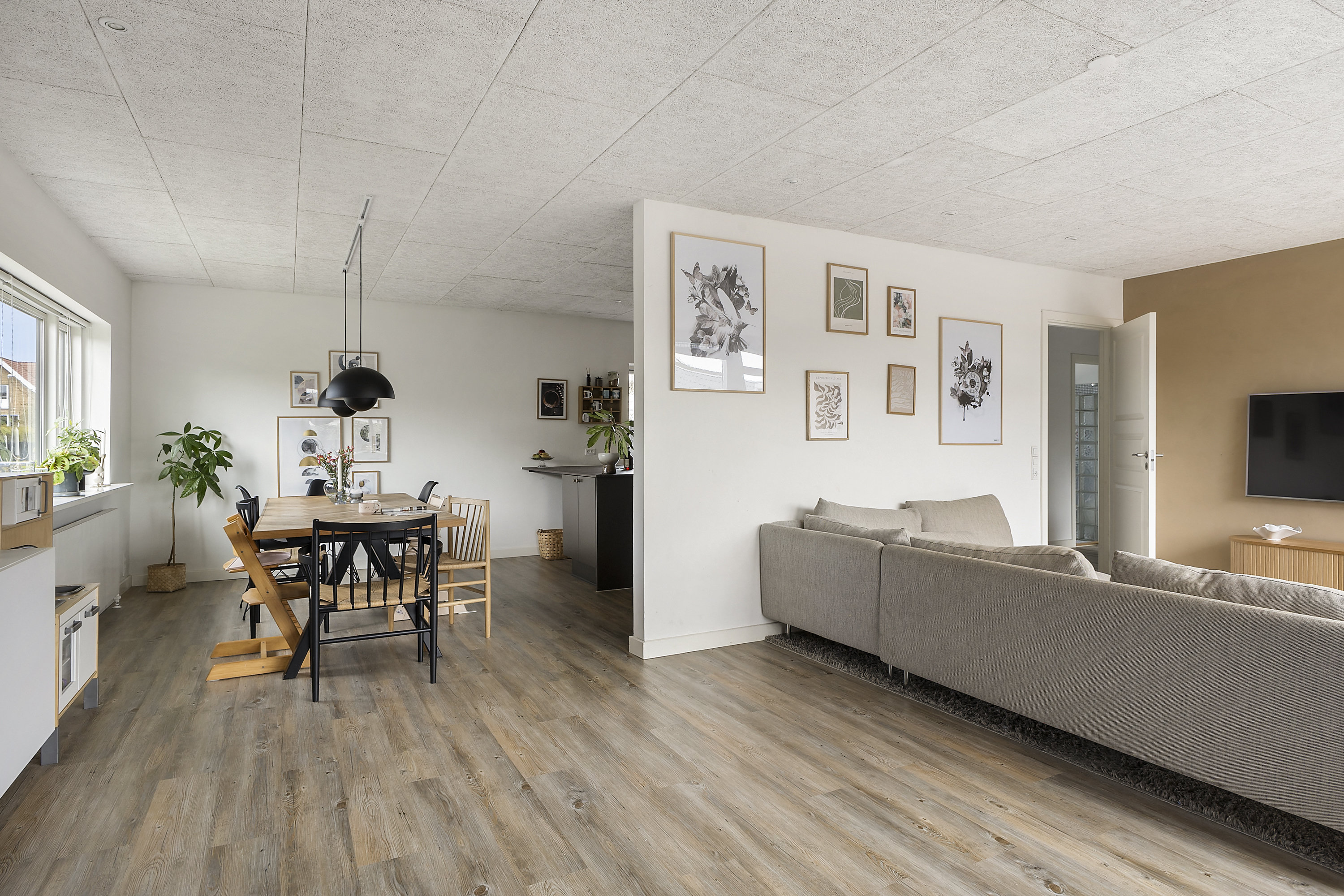 Fremhævet spisestue billede i fuldskærmstilstand. Billede af Jeppe Aakjærs Vej 10, 7000 Fredericia