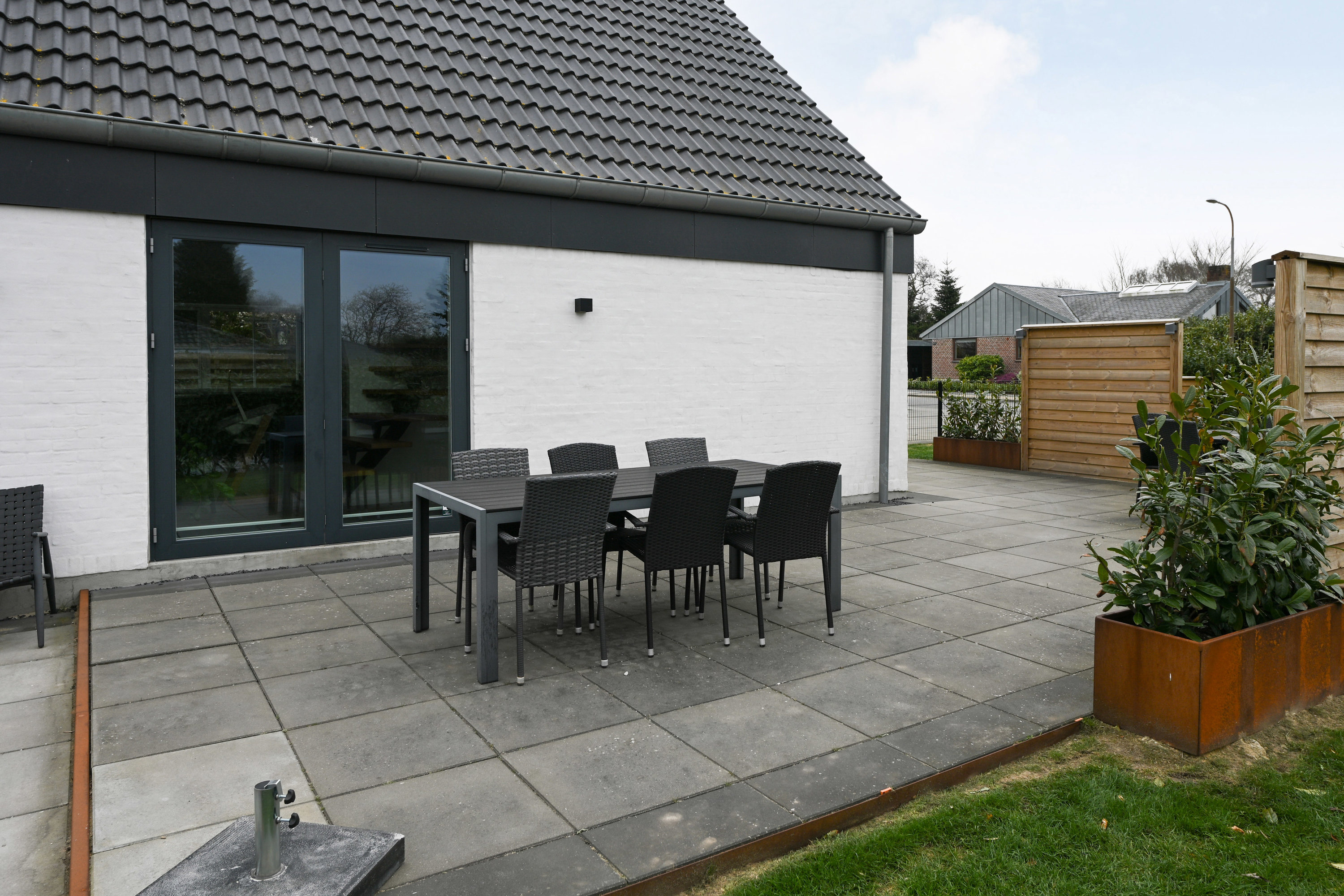 Fremhævet terrasse billede i fuldskærmstilstand. Billede af Solvangen 33, 6715 Esbjerg N
