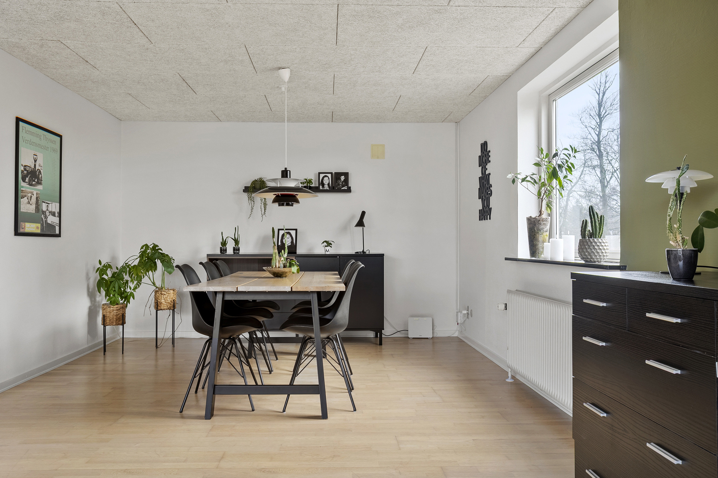 Fremhævet vinkelstue billede i fuldskærmstilstand. Billede af Skravevej 2, Københoved, 6630 Rødding