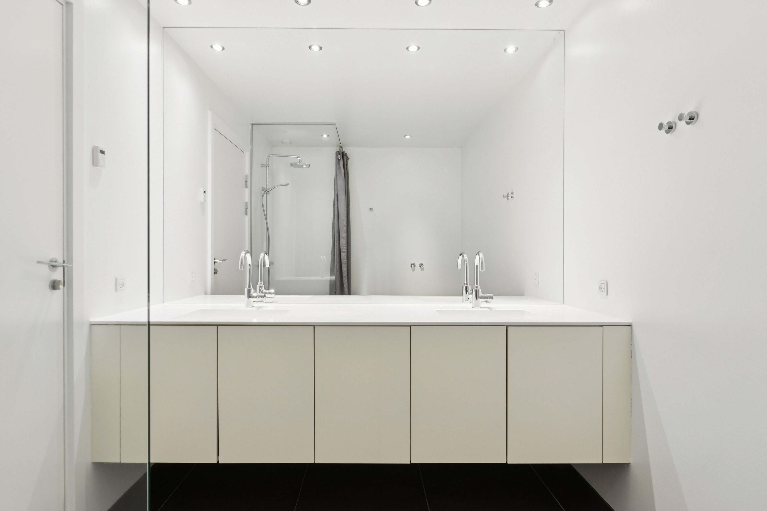 Fremhævet badeværelse billede i fuldskærmstilstand. Billede af Drechselsgade 6A, 4. th., 2300 København S