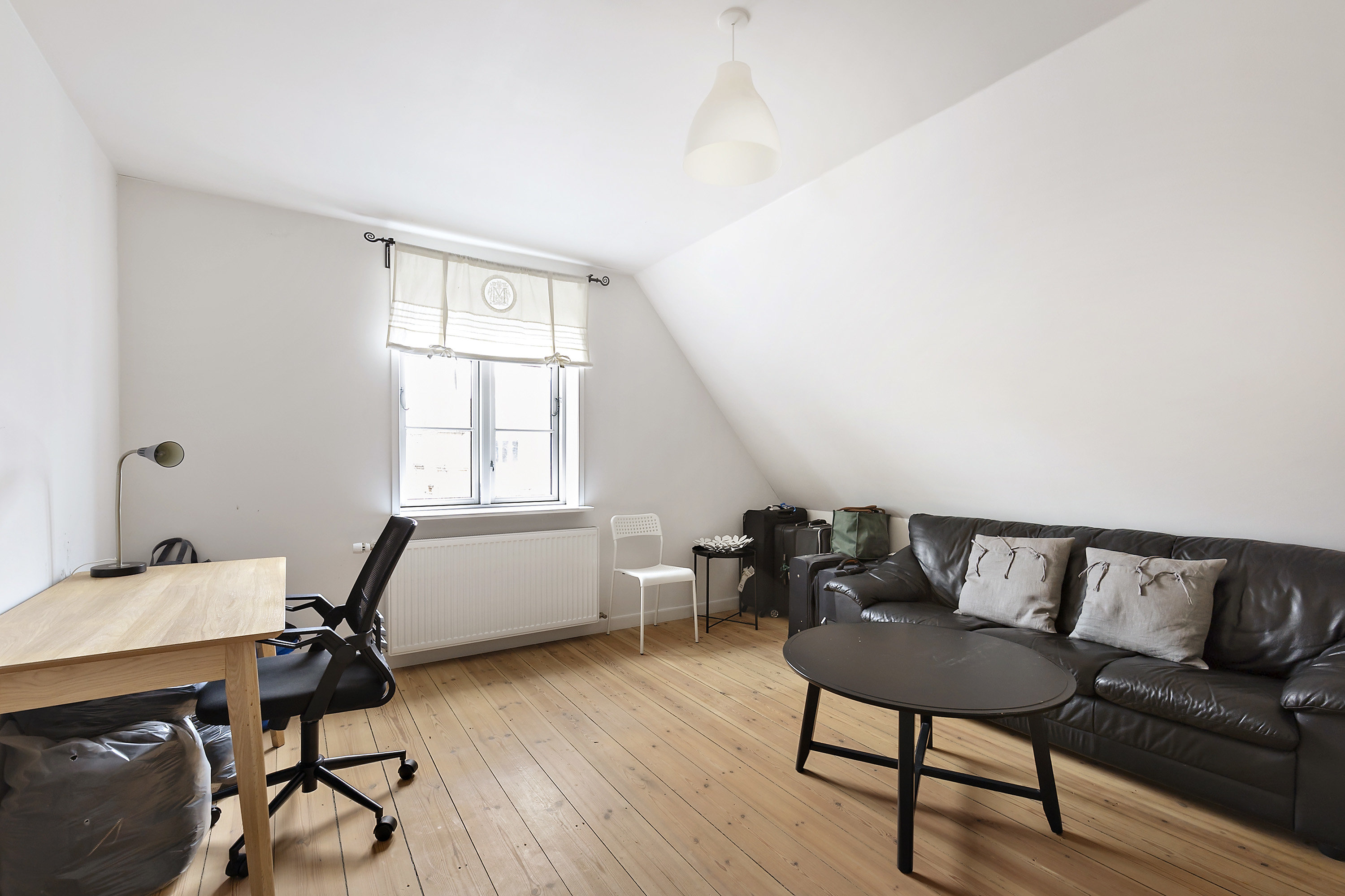 Fremhævet stue billede i fuldskærmstilstand. Billede af Hjallesevej 37, 5000 Odense C