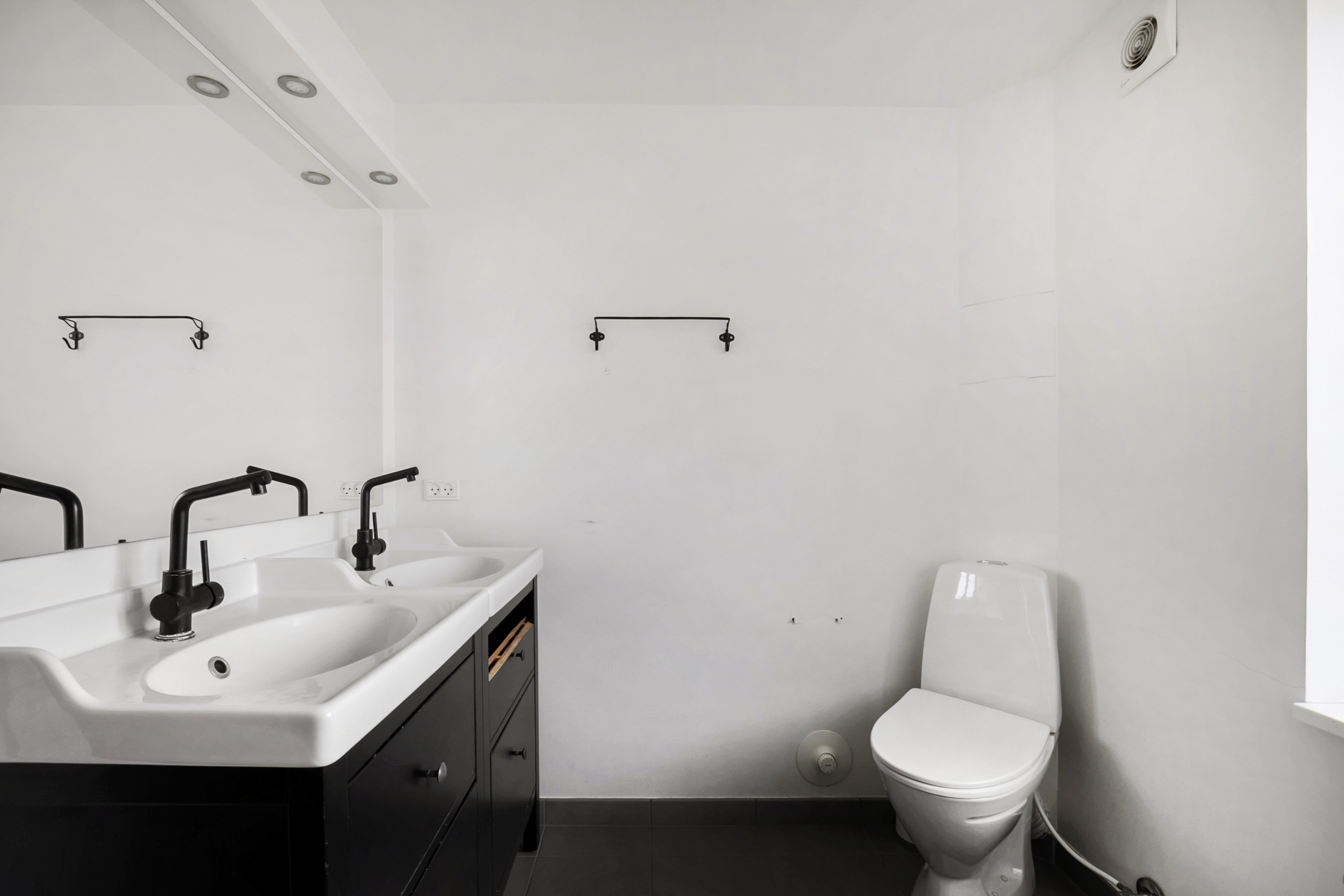 Fremhævet badeværelse billede i fuldskærmstilstand. Billede af Hjallesevej 37, 5000 Odense C