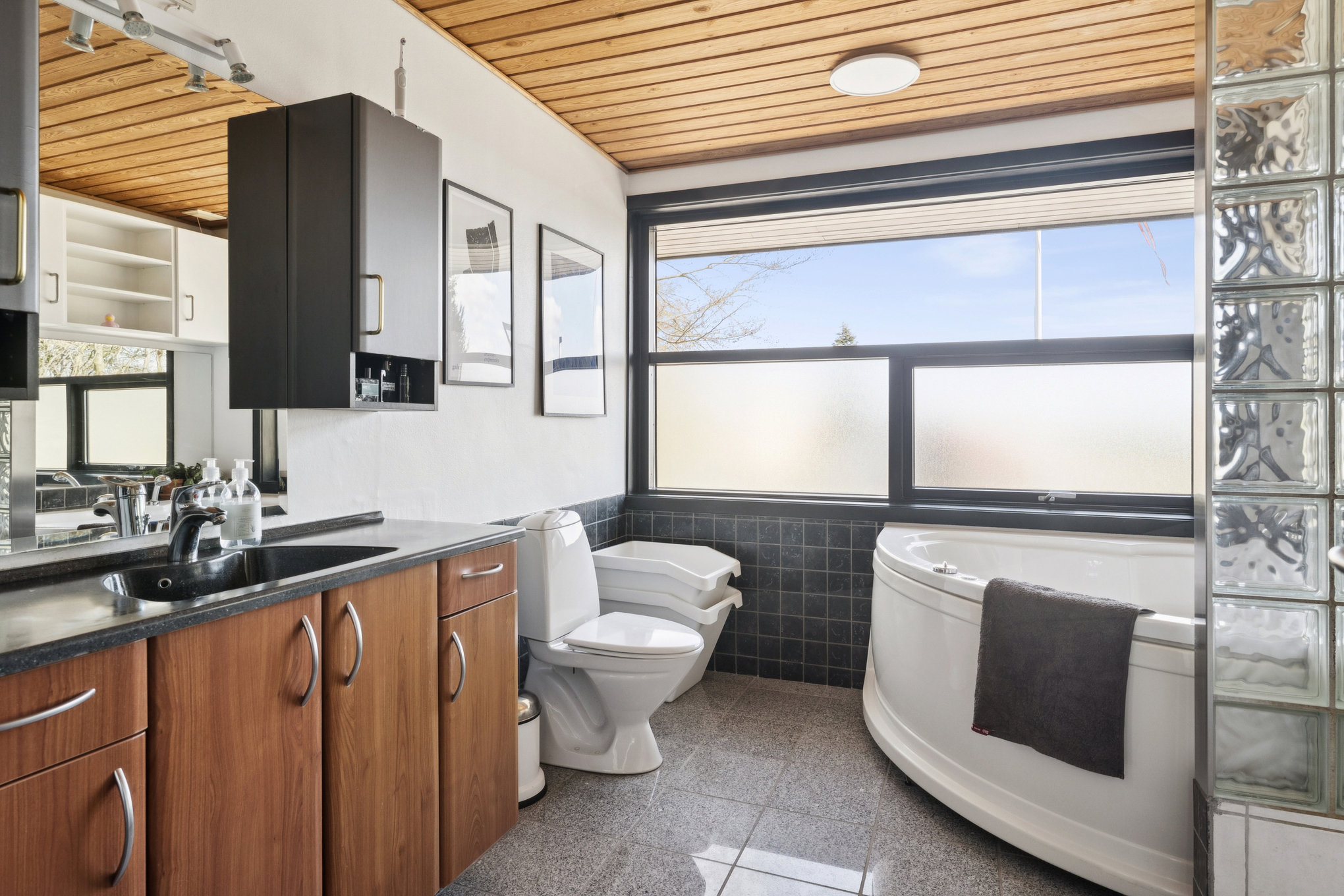 Fremhævet køkken billede i fuldskærmstilstand. Billede af Blåregnvej 25, 8930 Randers NØ