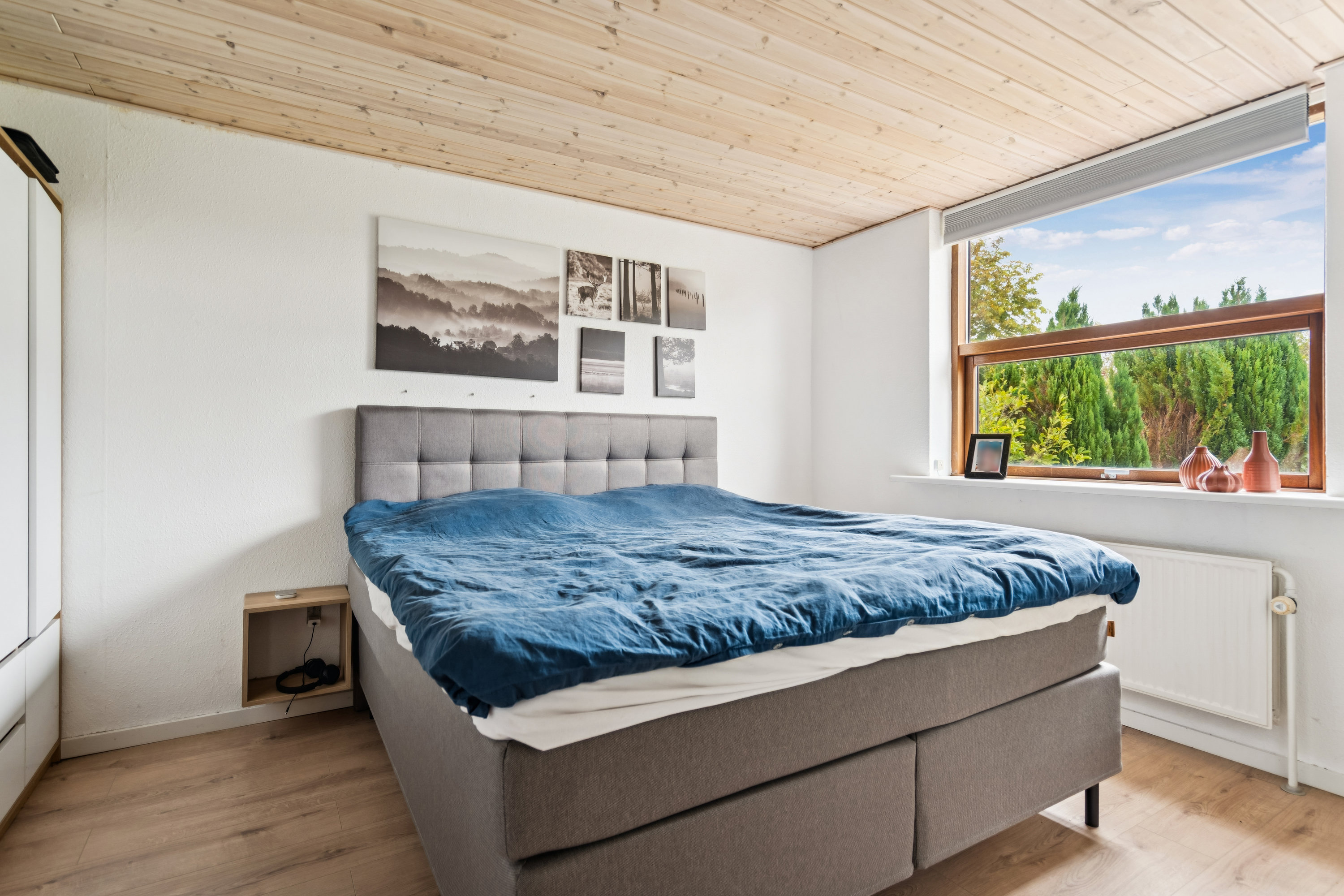 Fremhævet soveværelse billede i fuldskærmstilstand. Billede af Engvej 6, 9800 Hjørring