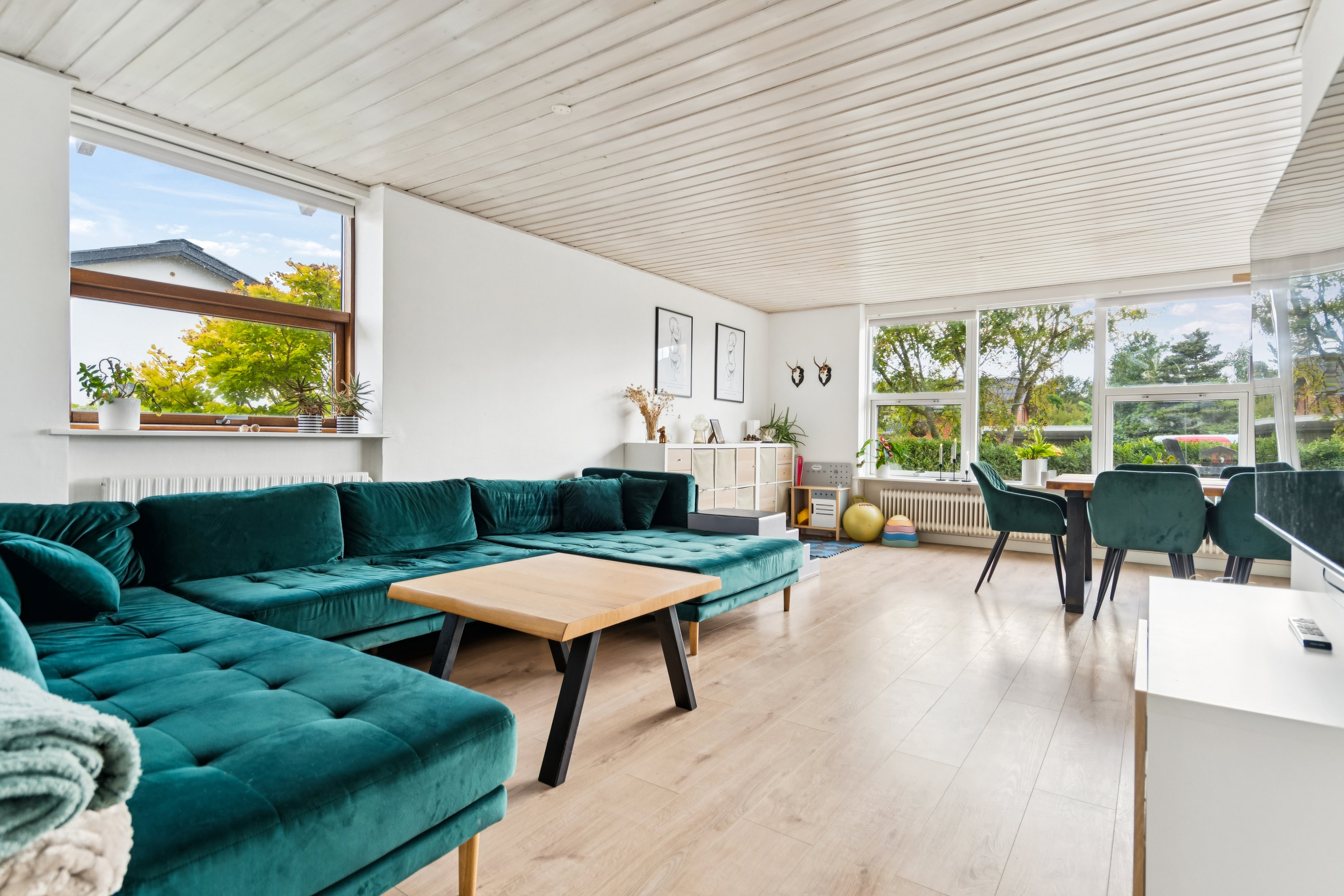 Fremhævet stue billede i fuldskærmstilstand. Billede af Engvej 6, 9800 Hjørring