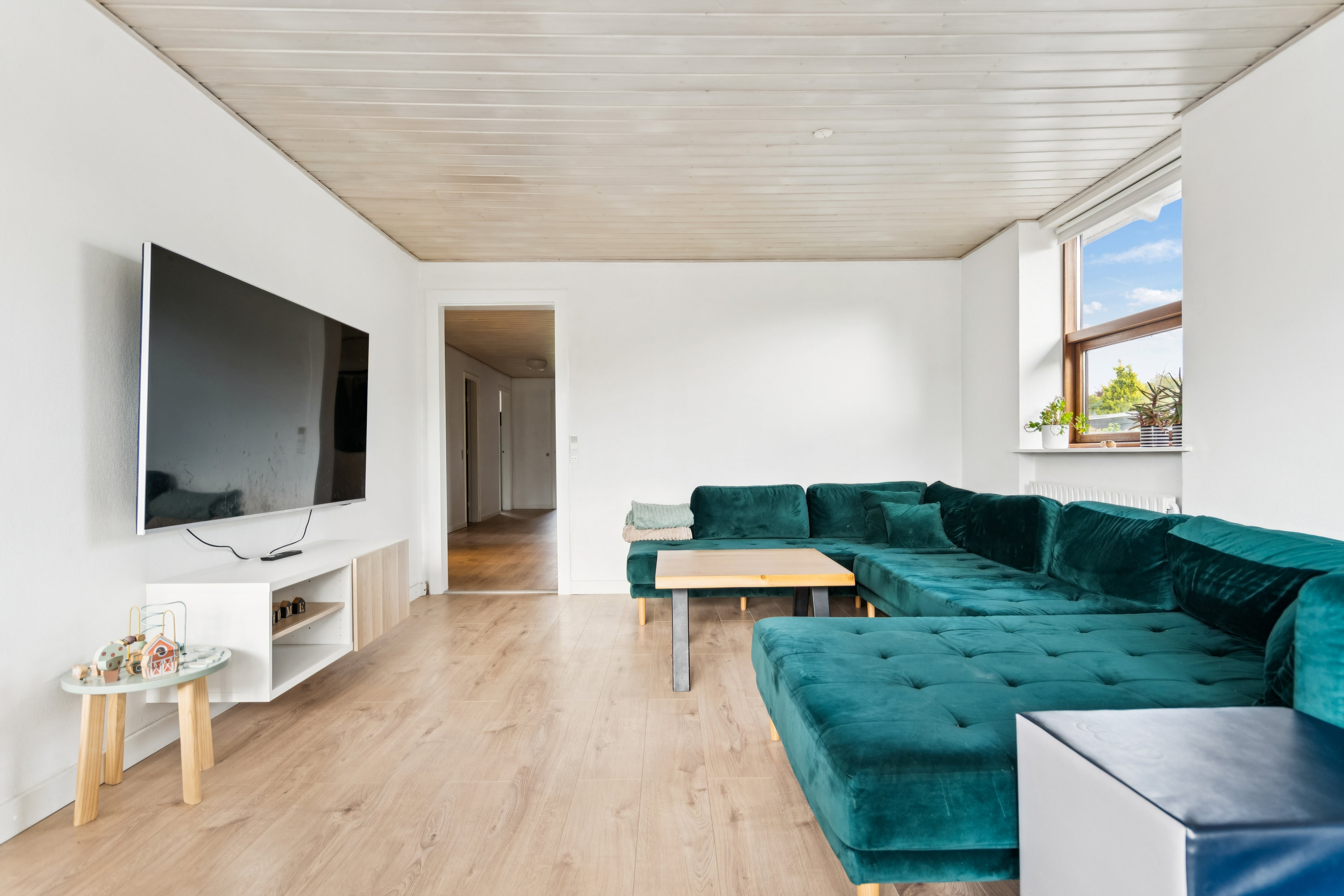 Fremhævet stue billede i fuldskærmstilstand. Billede af Engvej 6, 9800 Hjørring