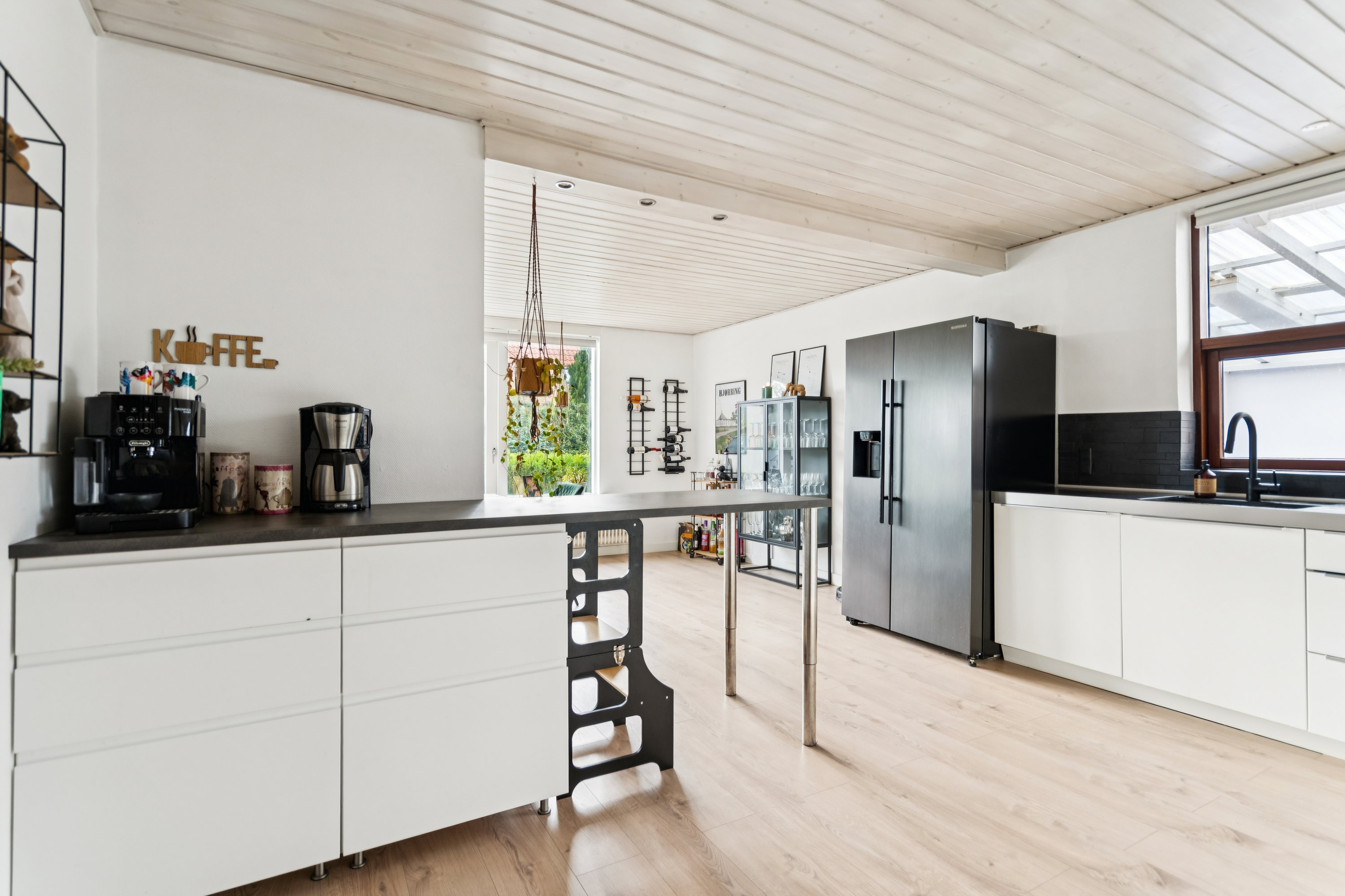 Fremhævet køkken billede i fuldskærmstilstand. Billede af Engvej 6, 9800 Hjørring