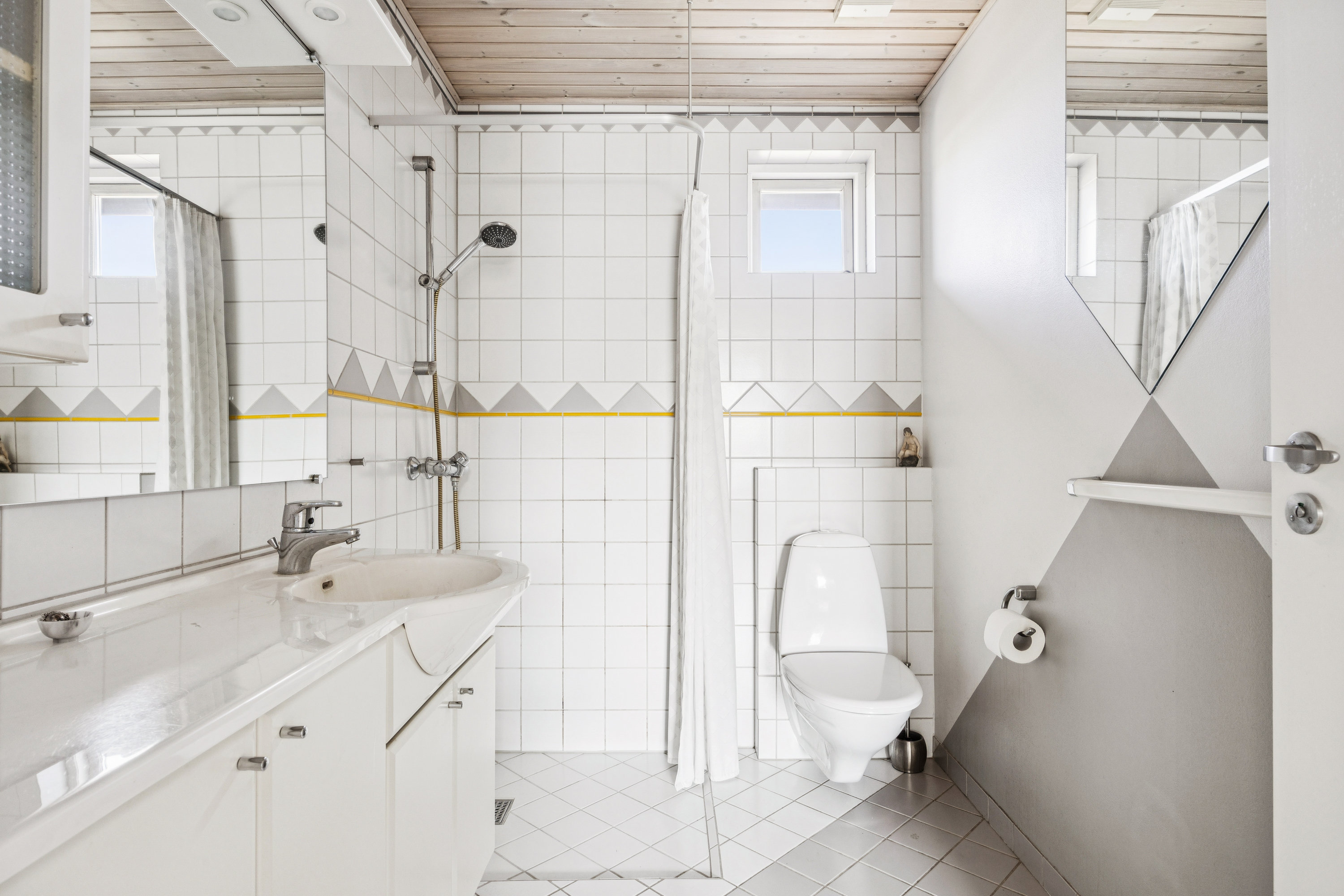 Fremhævet badeværelse billede i fuldskærmstilstand. Billede af Riisagervej 24, 4600 Køge