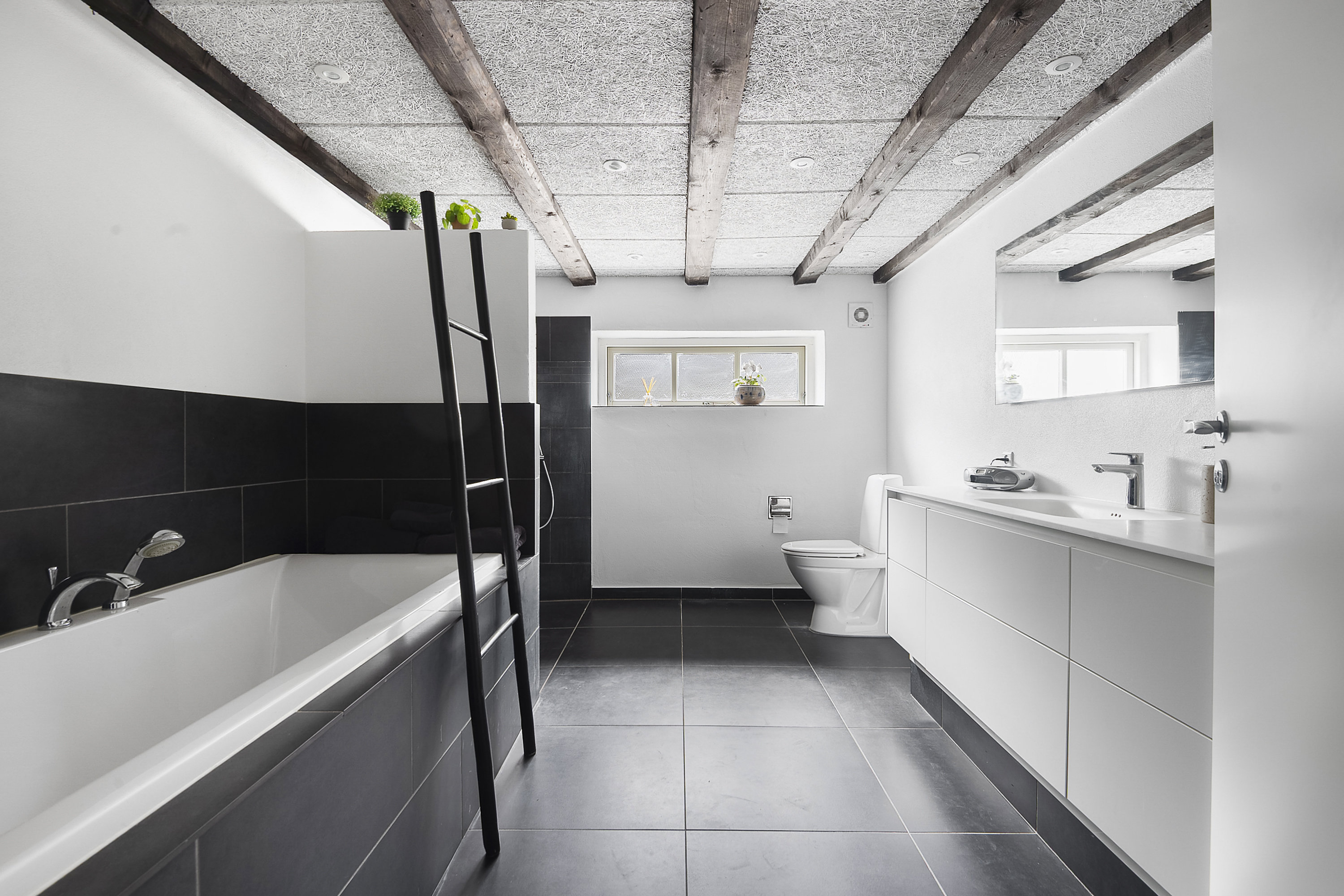 Fremhævet badeværelse billede i fuldskærmstilstand. Billede af Ringen 21, 6700 Esbjerg