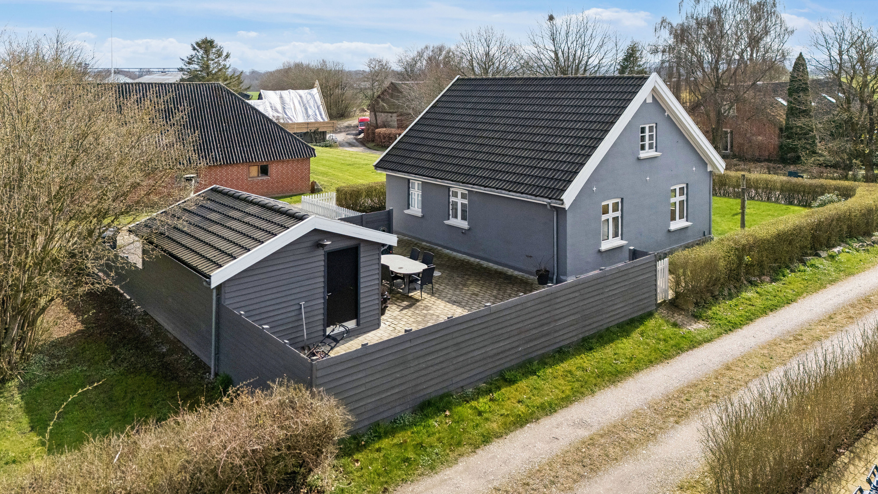 Fremhævet set fra vejen billede i fuldskærmstilstand. Billede af Labingvej 9, Labing, 8462 Harlev J