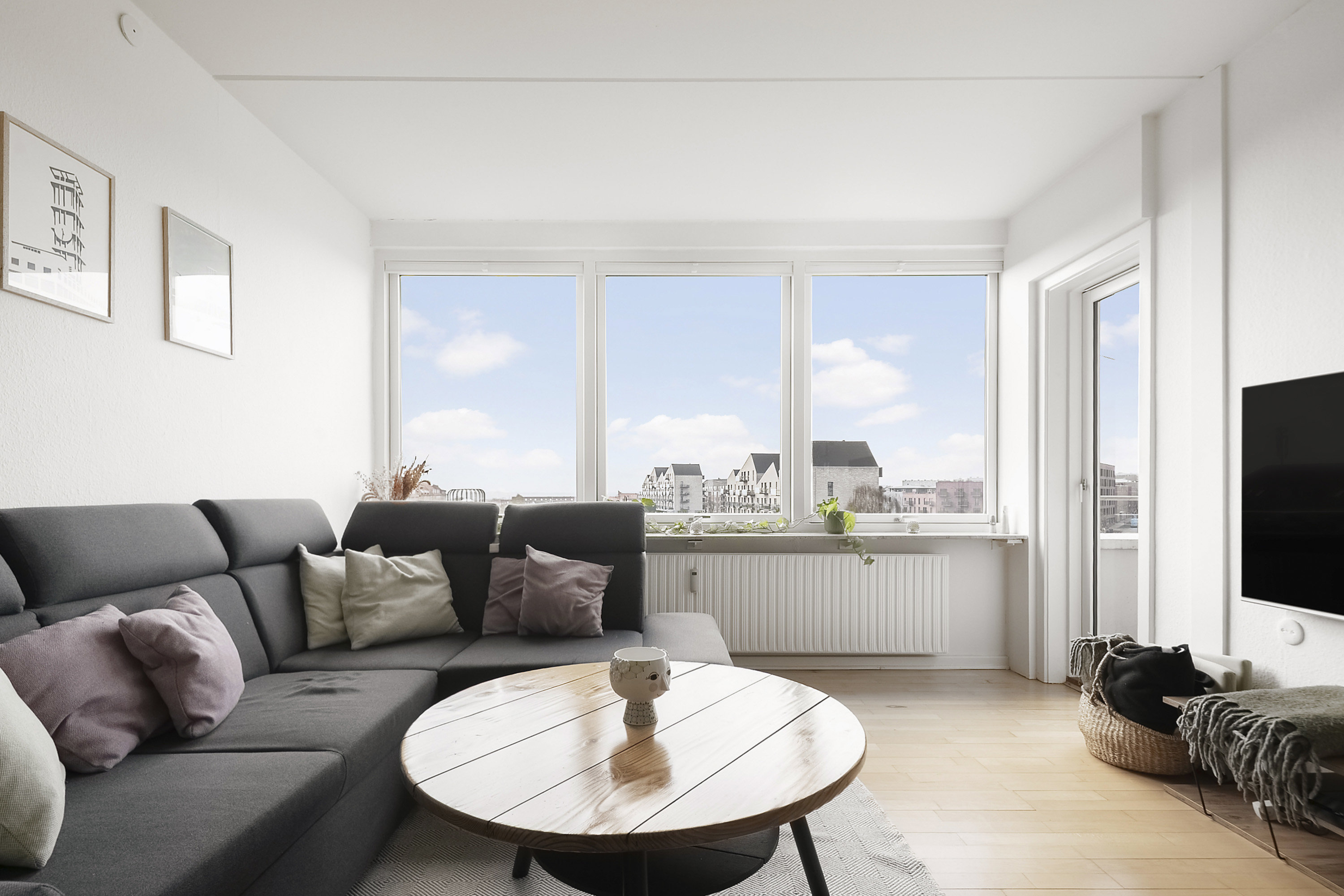 Fremhævet stue billede i fuldskærmstilstand. Billede af Jens Baggesens Vej 100, 5. th., 8200 Aarhus N