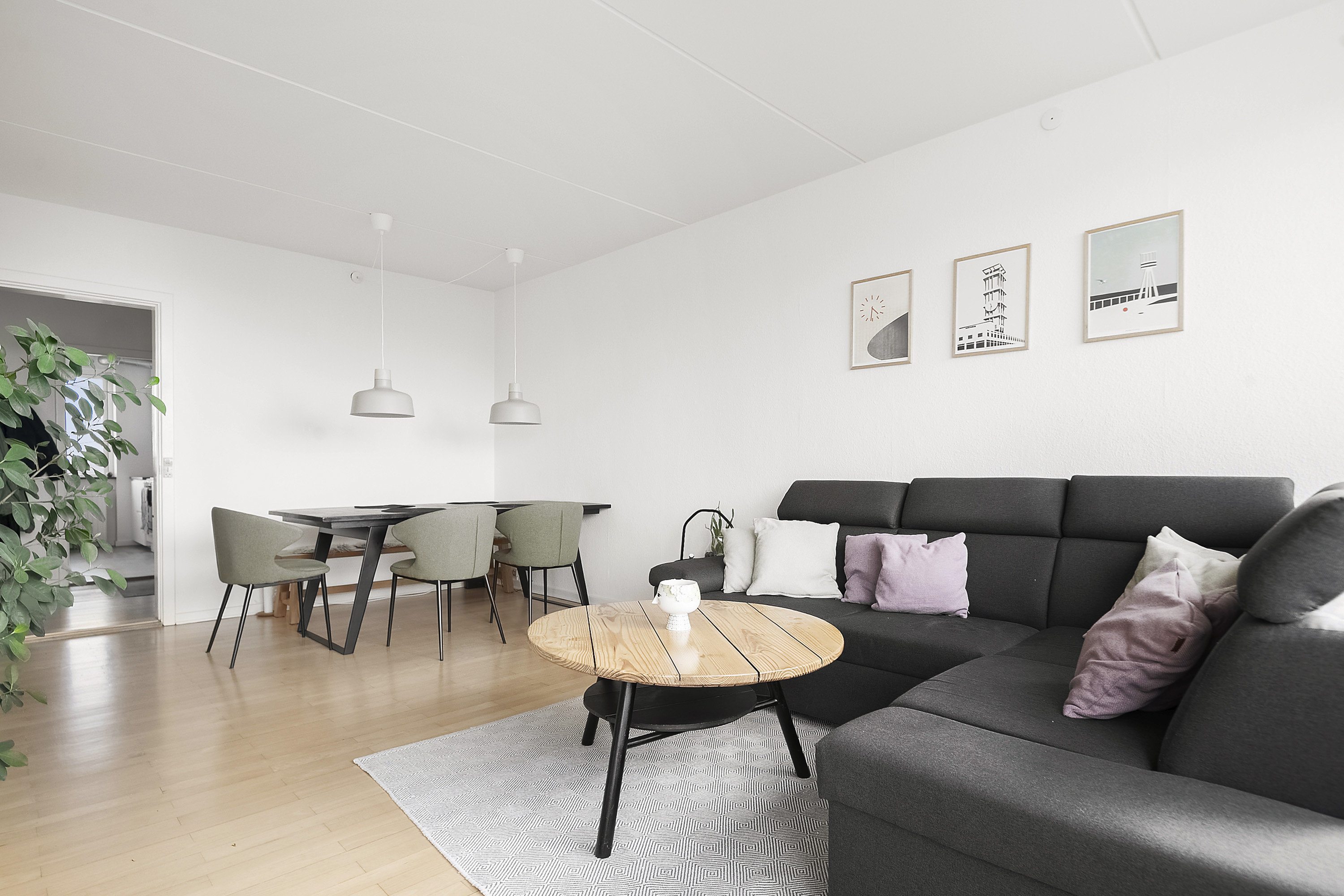 Fremhævet stue billede i fuldskærmstilstand. Billede af Jens Baggesens Vej 100, 5. th., 8200 Aarhus N