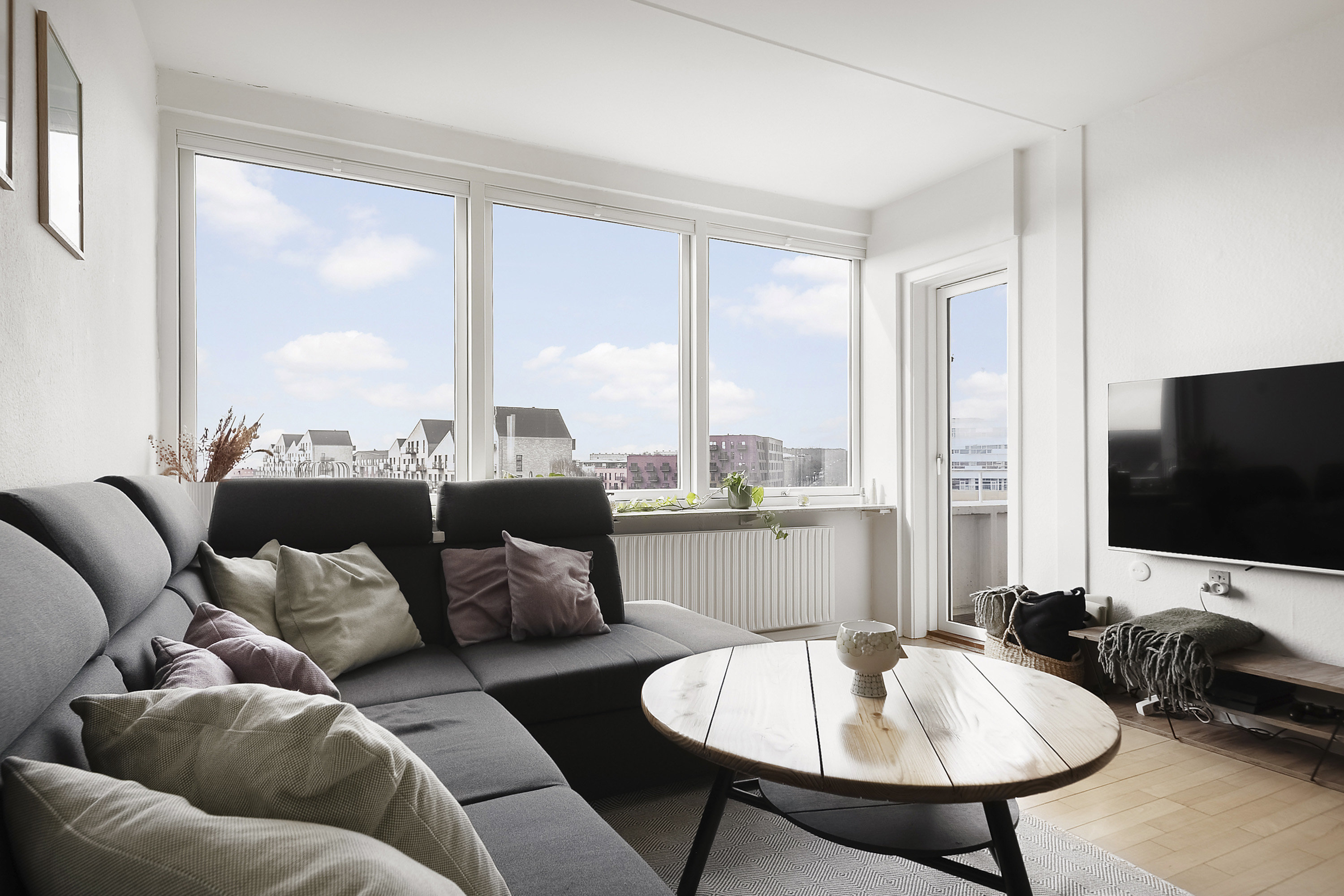 Fremhævet stue billede i fuldskærmstilstand. Billede af Jens Baggesens Vej 100, 5. th., 8200 Aarhus N